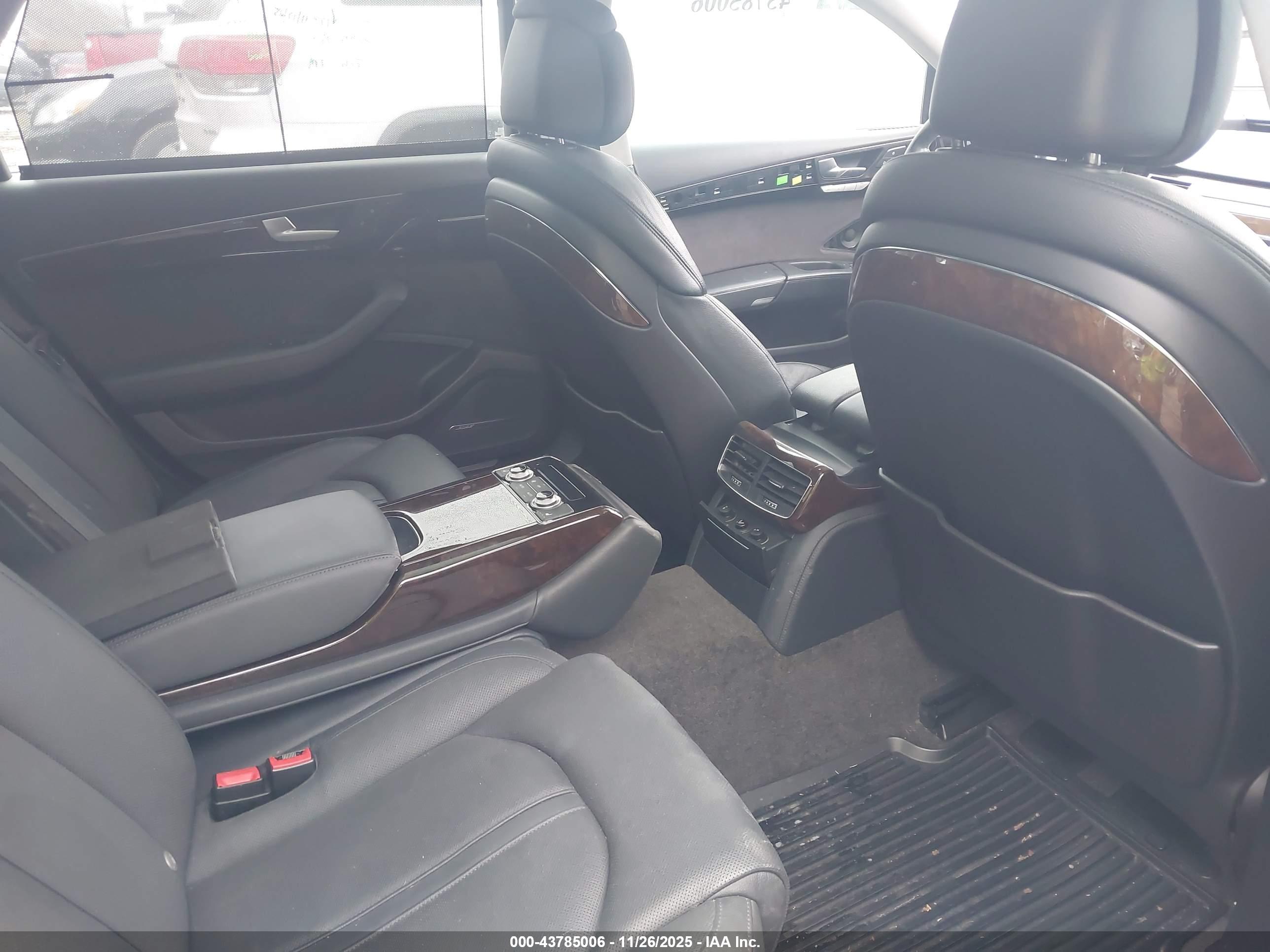 AUDI A8 image 8