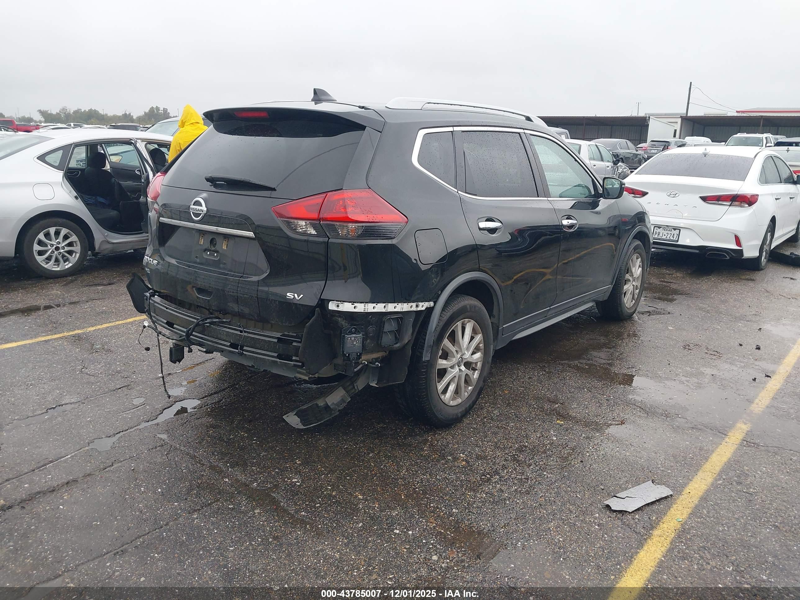 NISSAN ROGUE image 4
