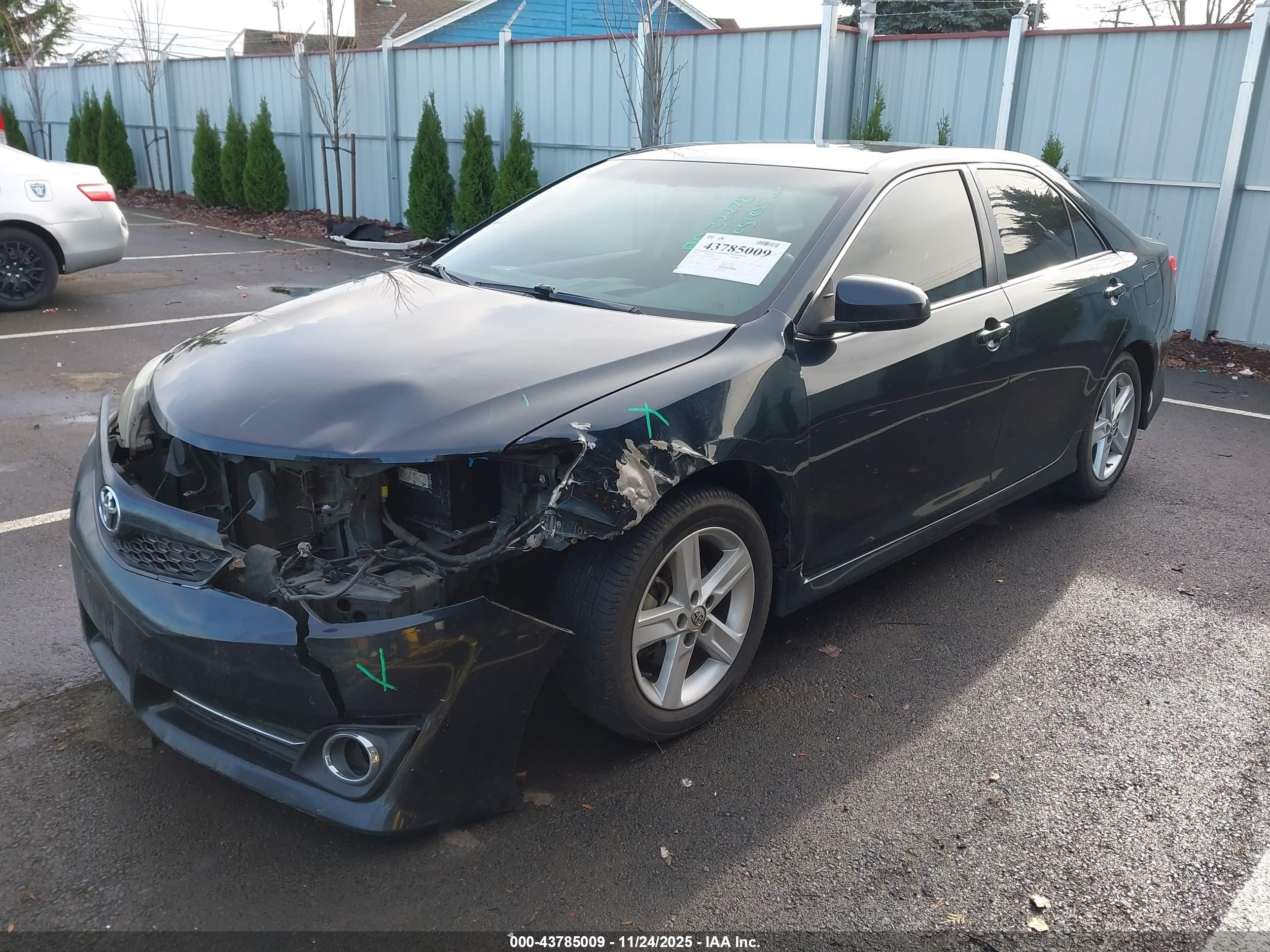 TOYOTA CAMRY image 2