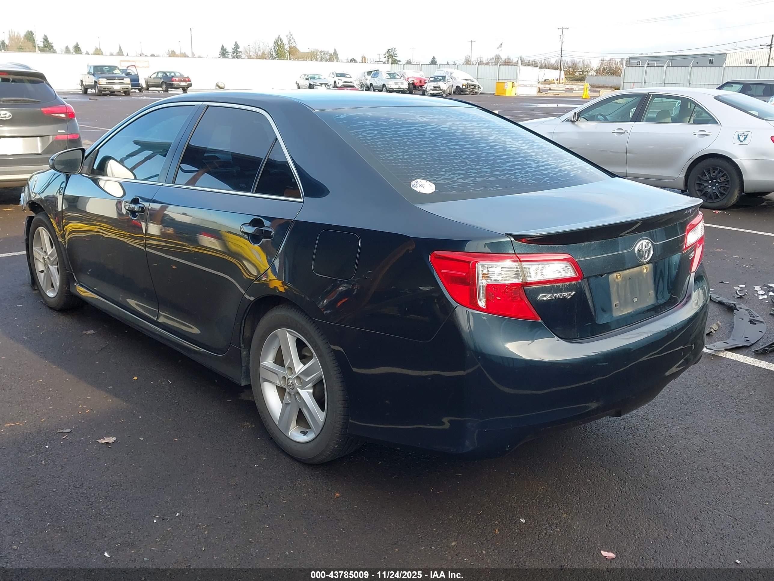 TOYOTA CAMRY image 3