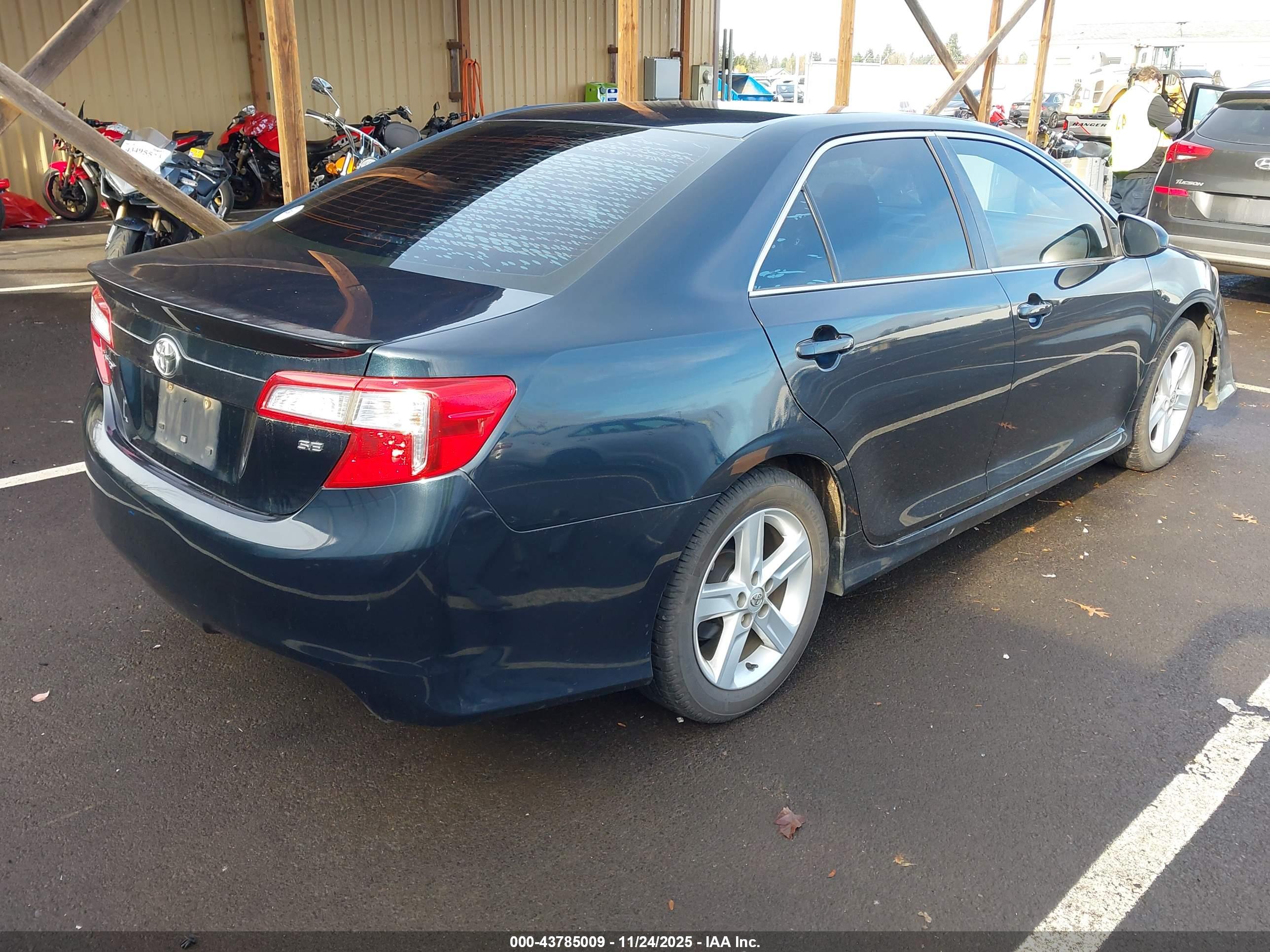 TOYOTA CAMRY image 4