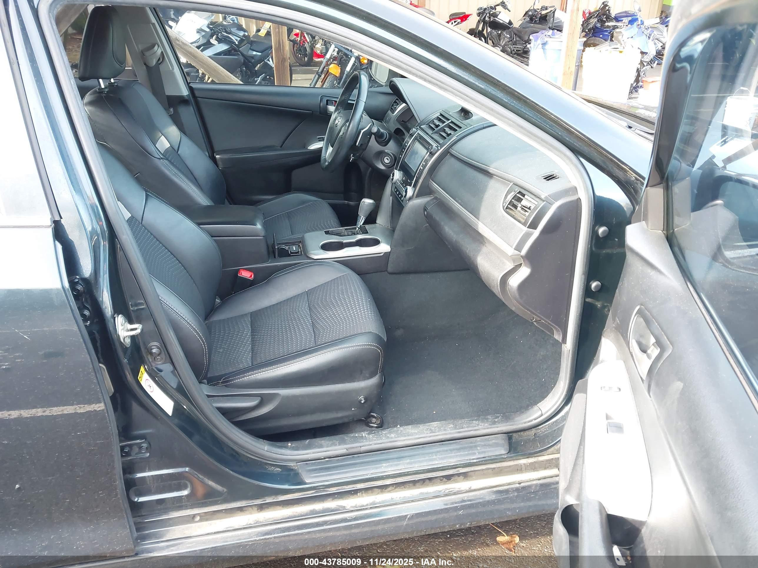 TOYOTA CAMRY image 5