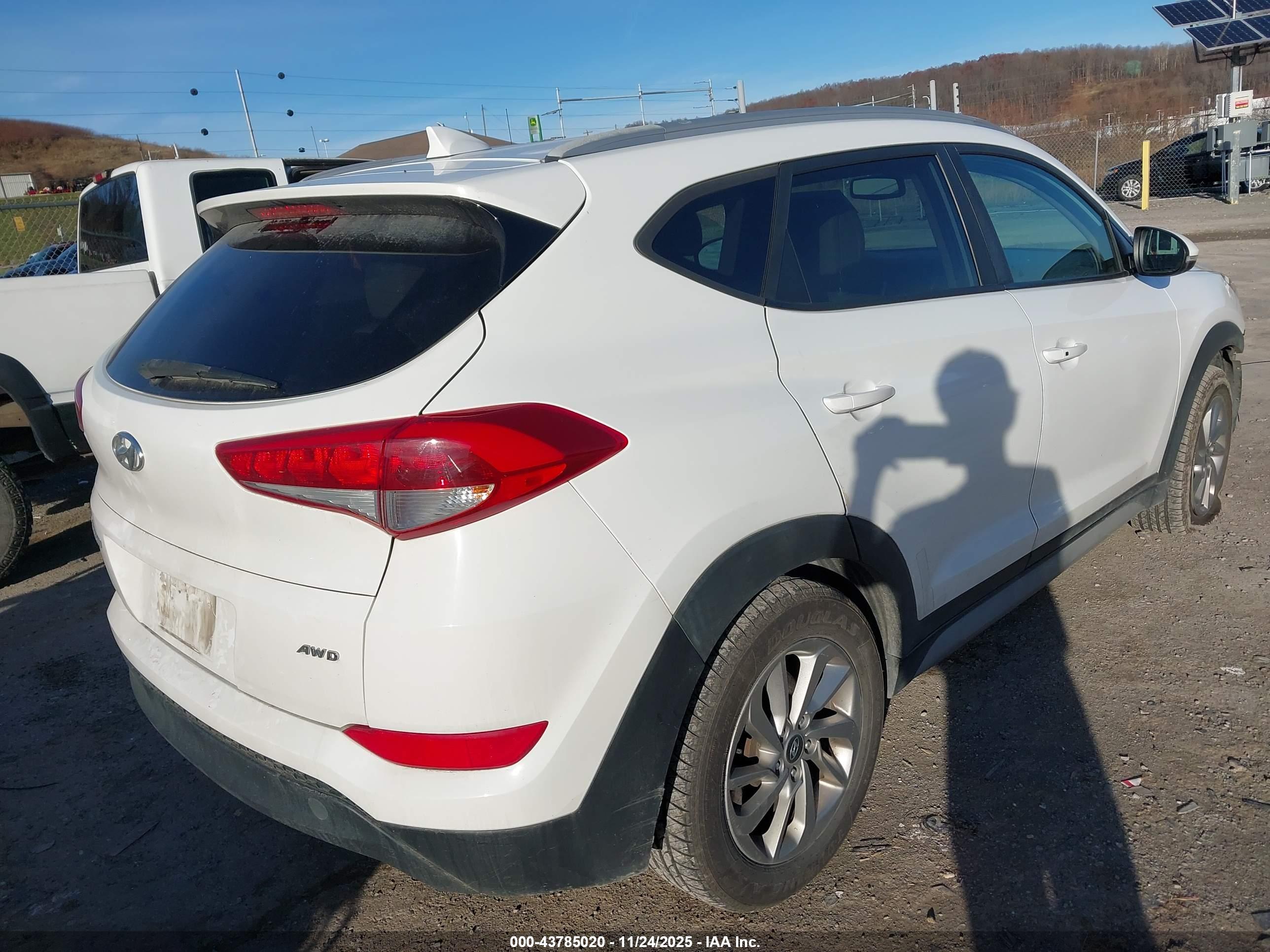 HYUNDAI TUCSON image 4