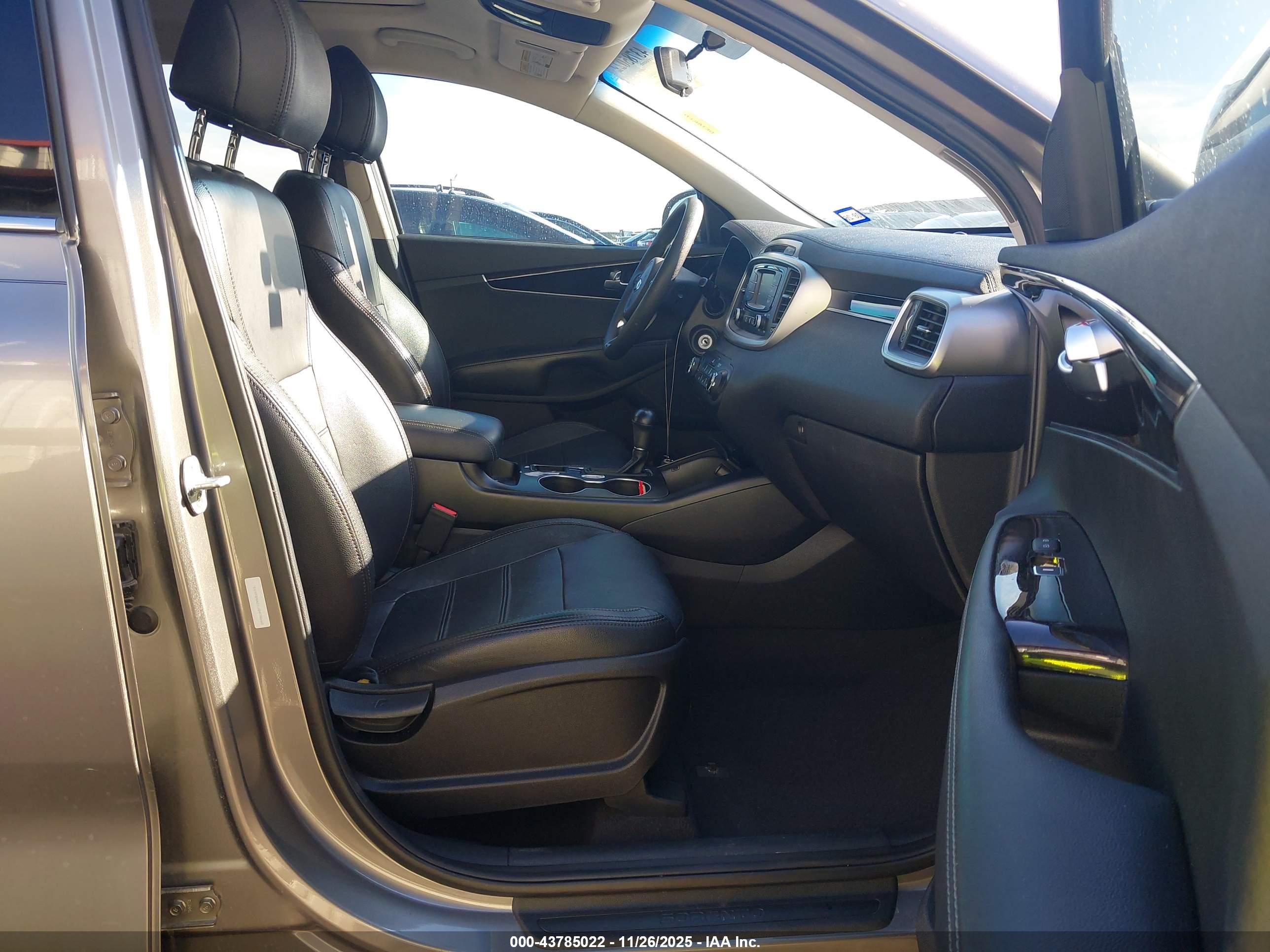KIA SORENTO image 5