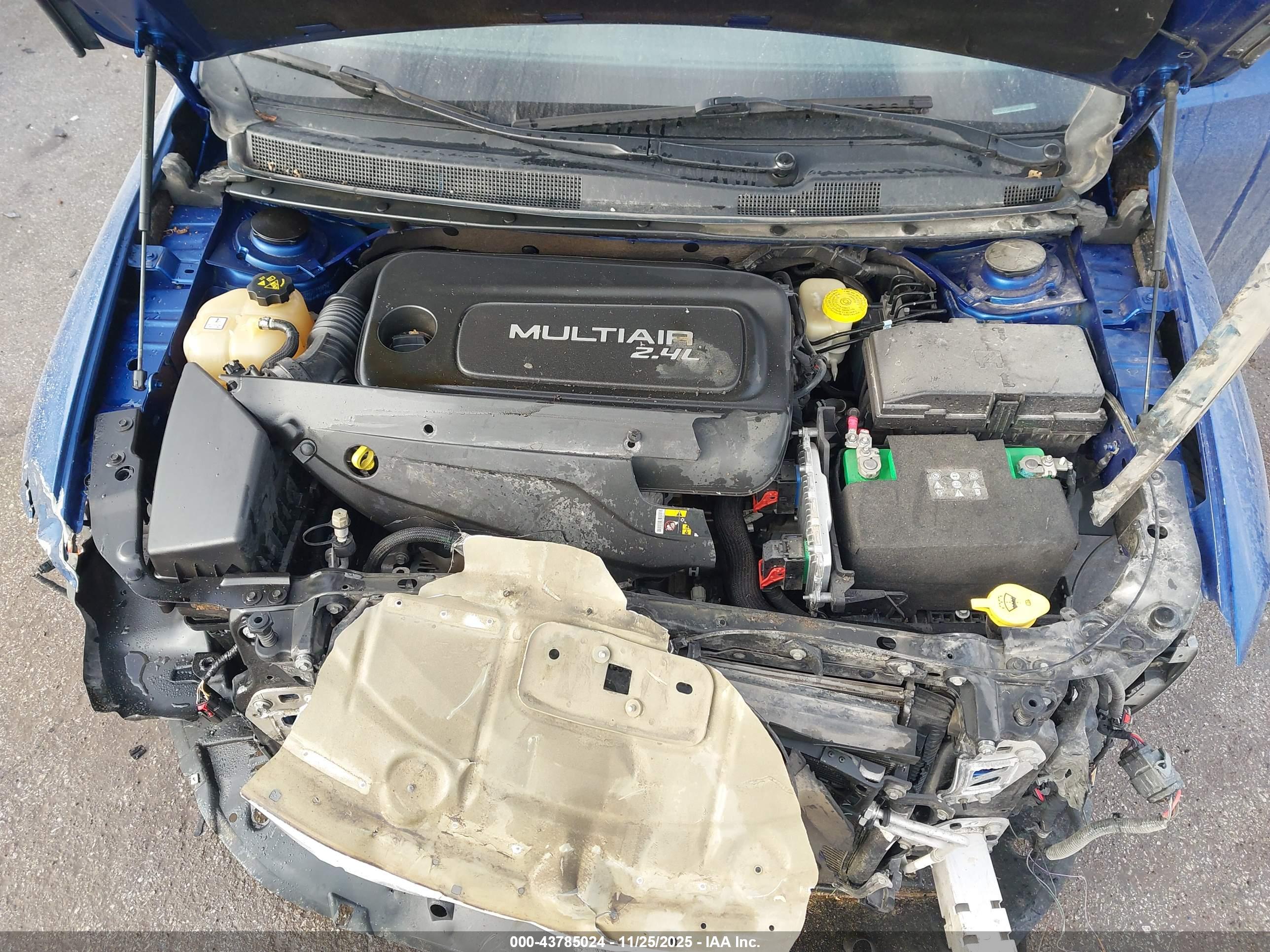 CHRYSLER 200 image 10
