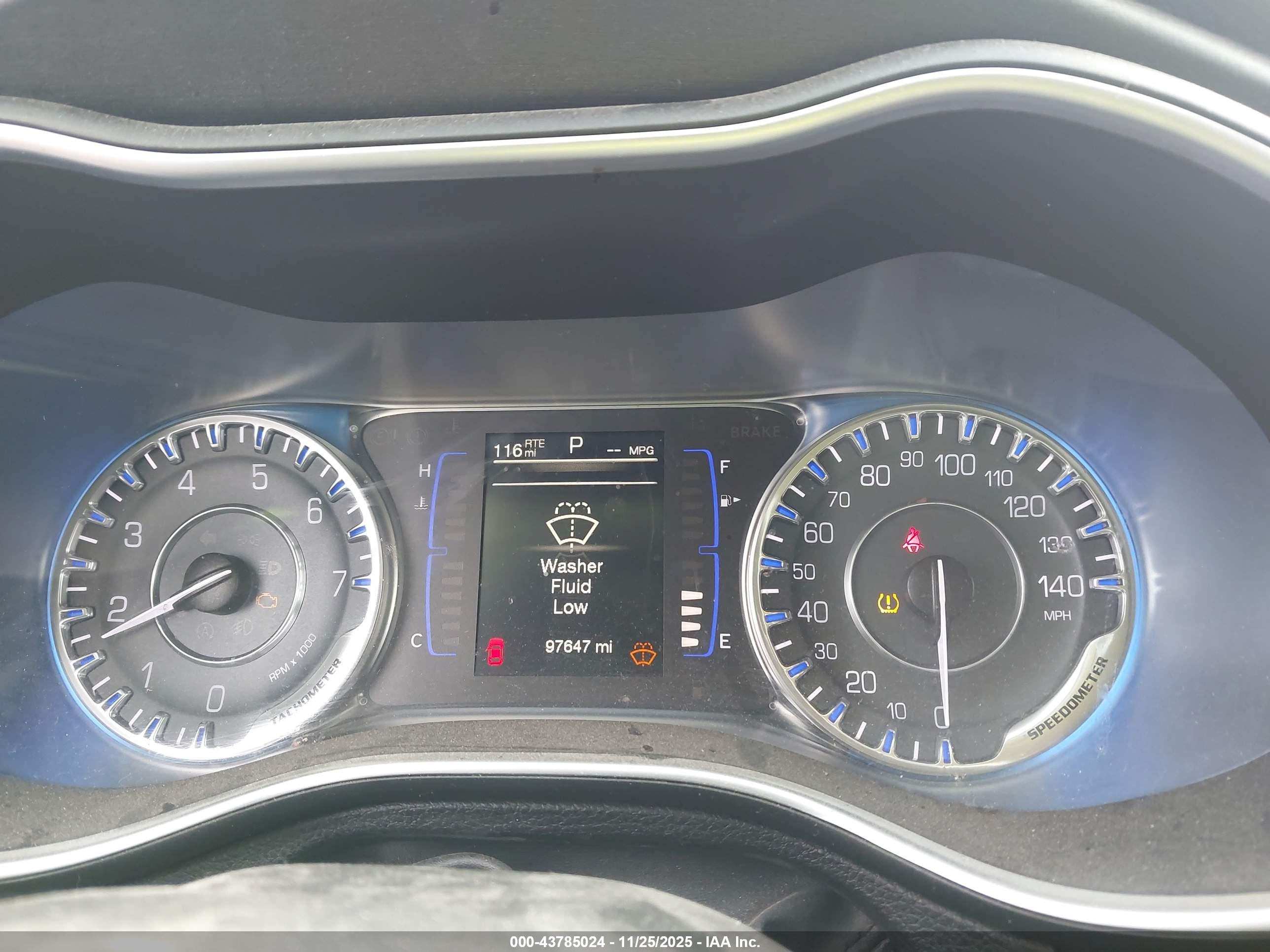 CHRYSLER 200 image 7