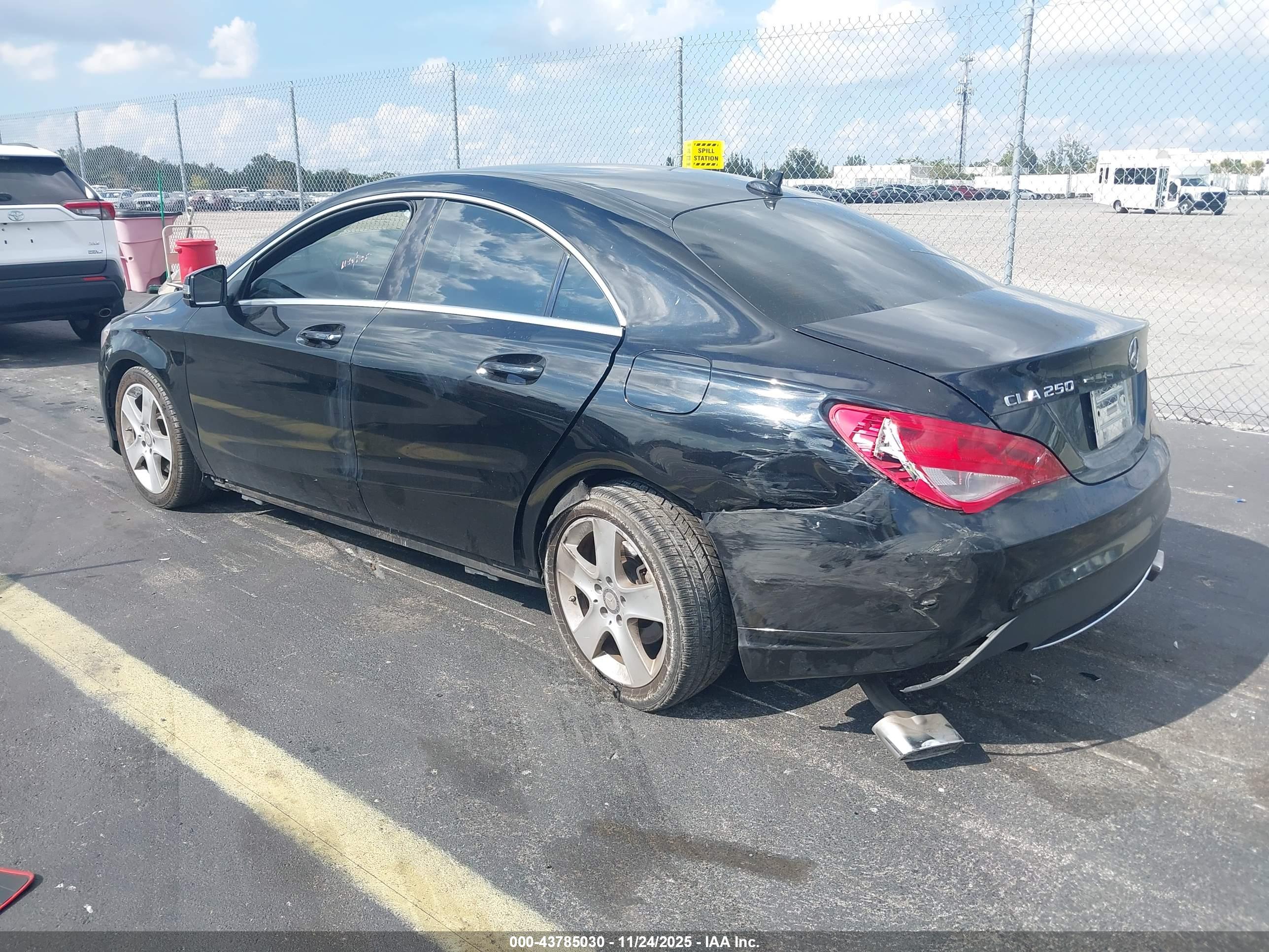 MERCEDES-BENZ CLA image 3