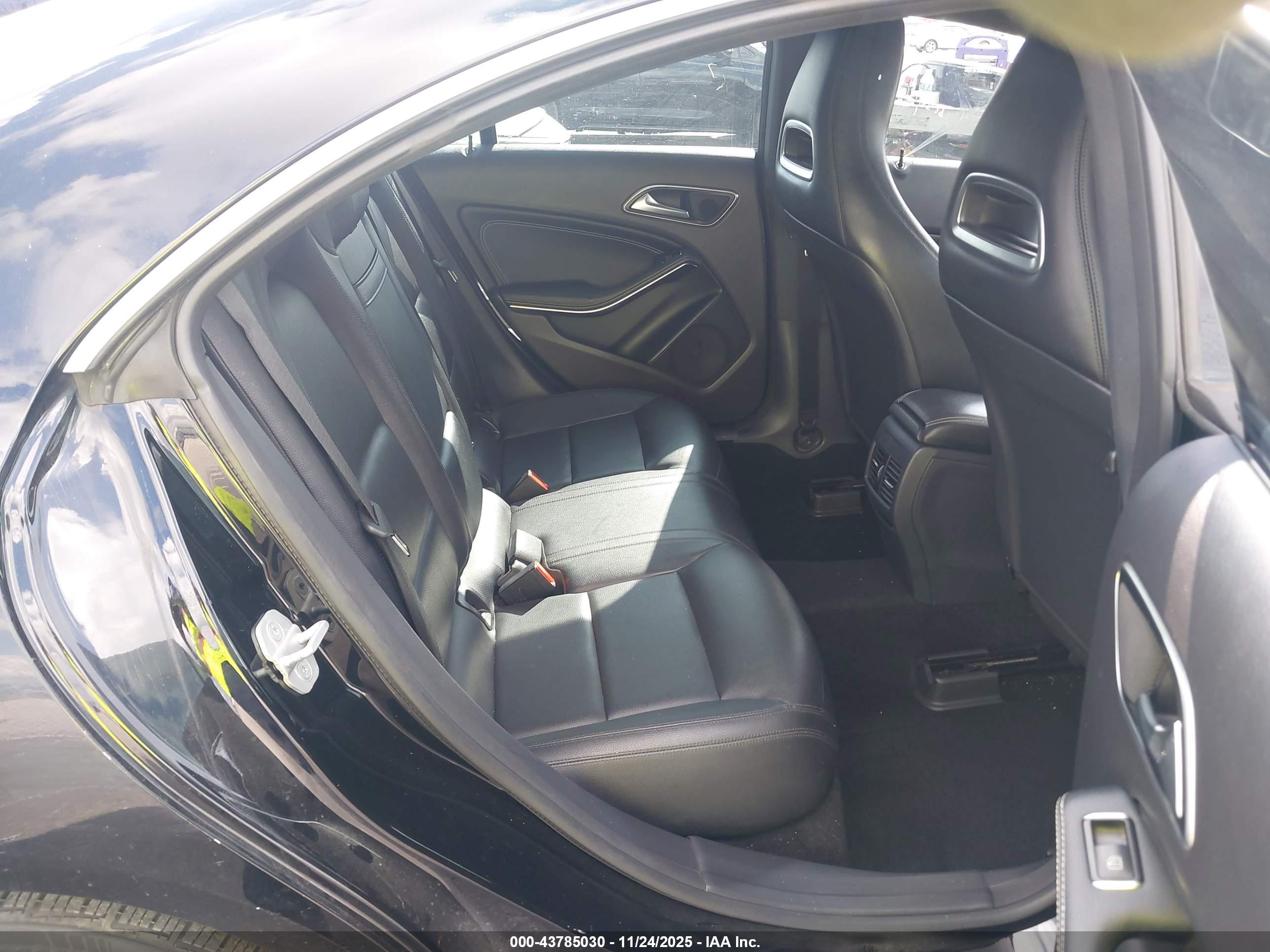 MERCEDES-BENZ CLA image 8