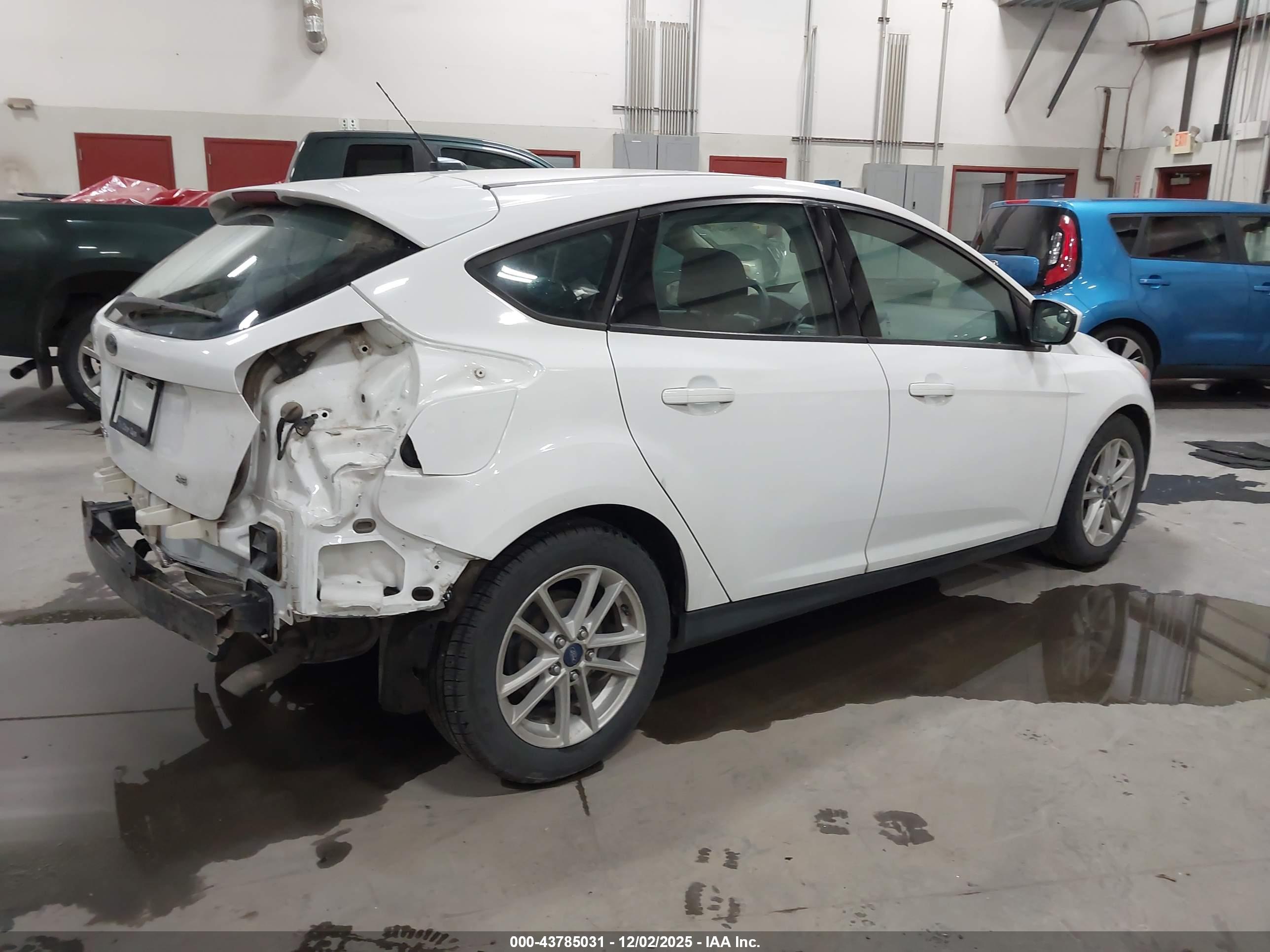 FORD FOCUS image 4