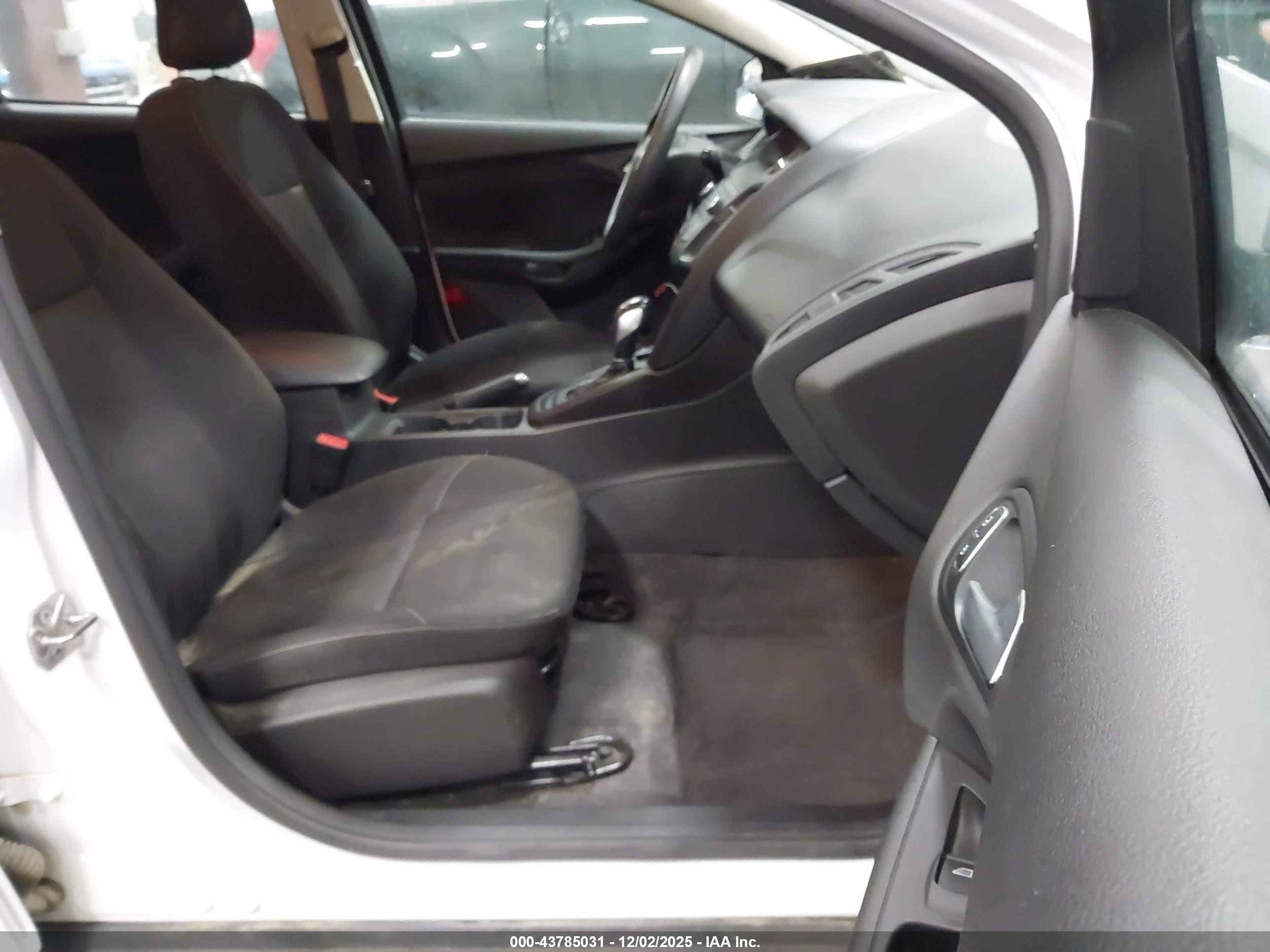 FORD FOCUS image 5