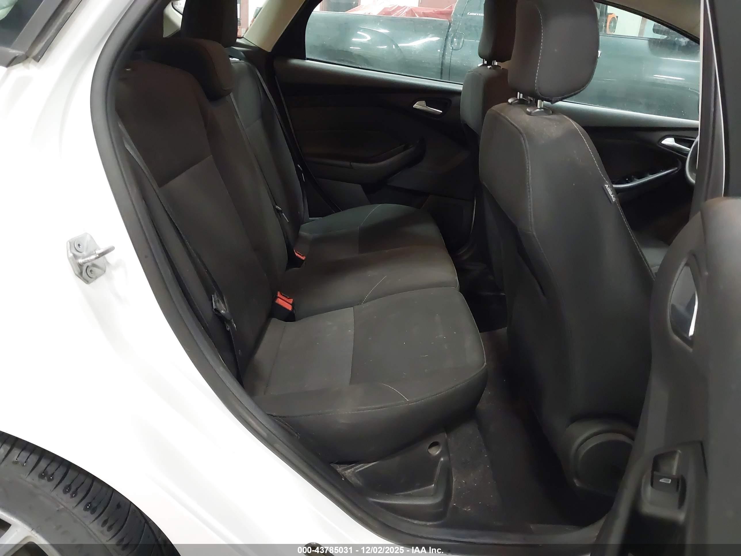 FORD FOCUS image 8