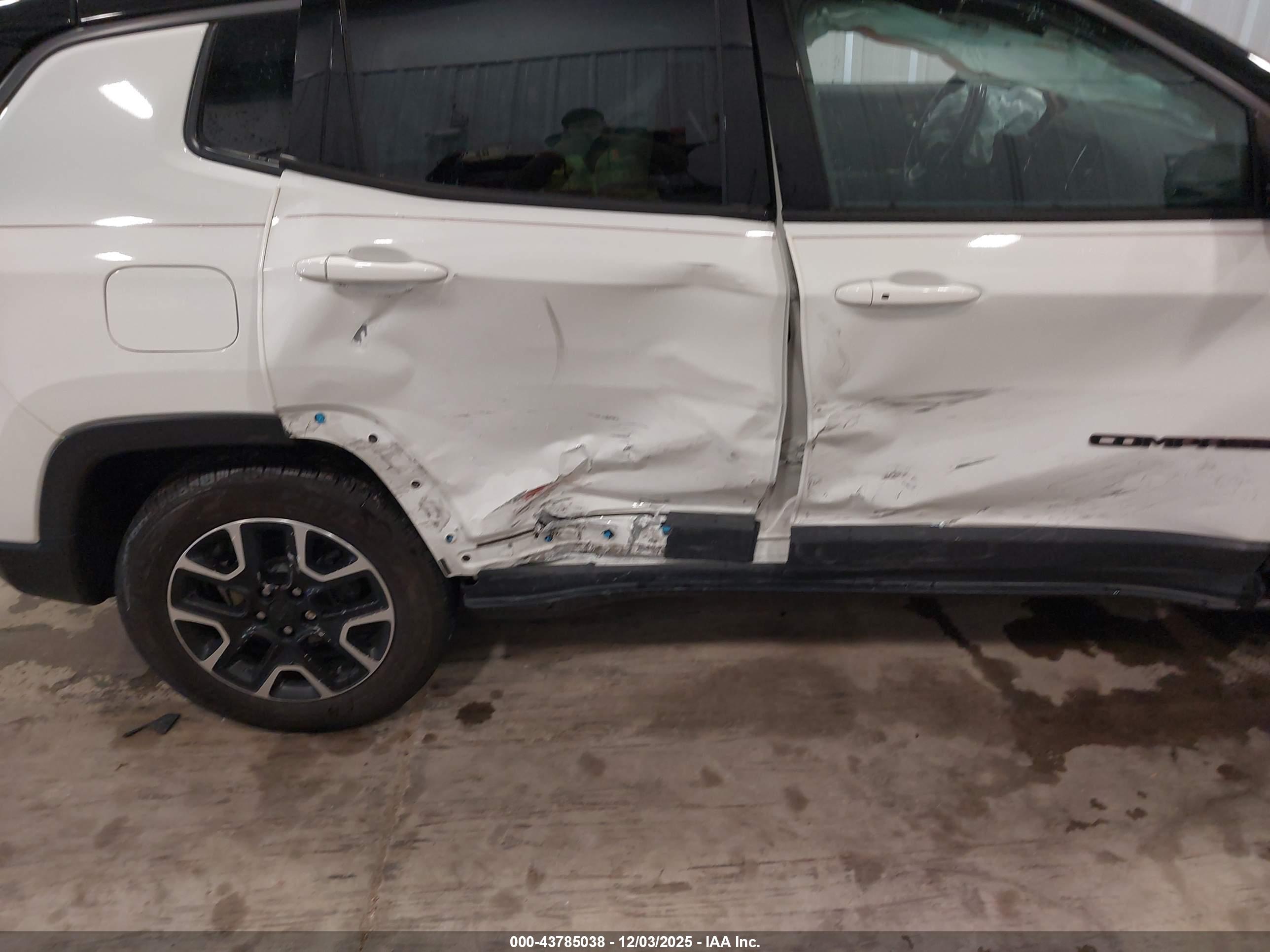 JEEP COMPASS image 6