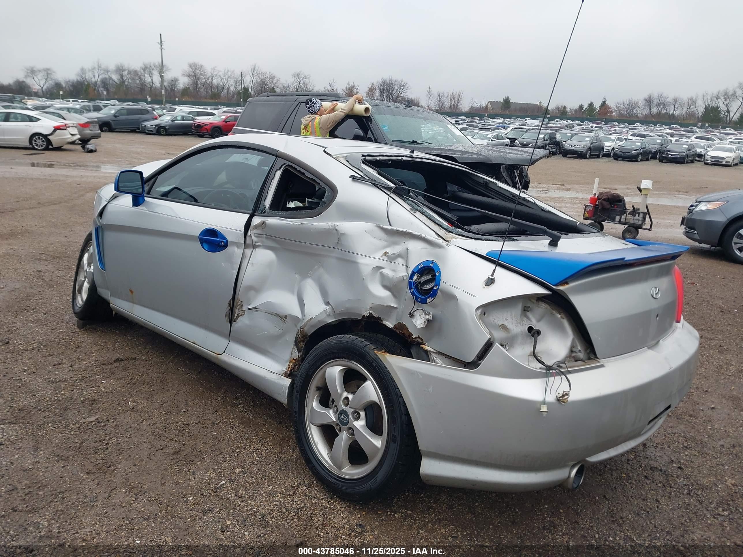 HYUNDAI TIBURON image 3