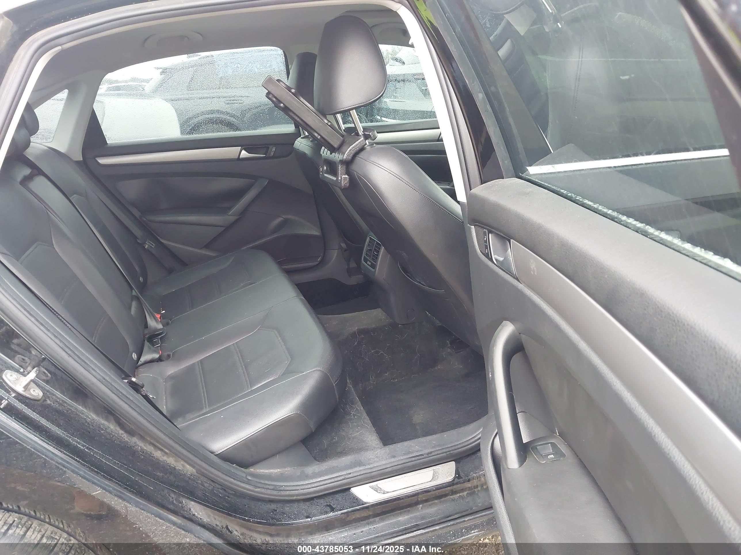 VOLKSWAGEN PASSAT image 8