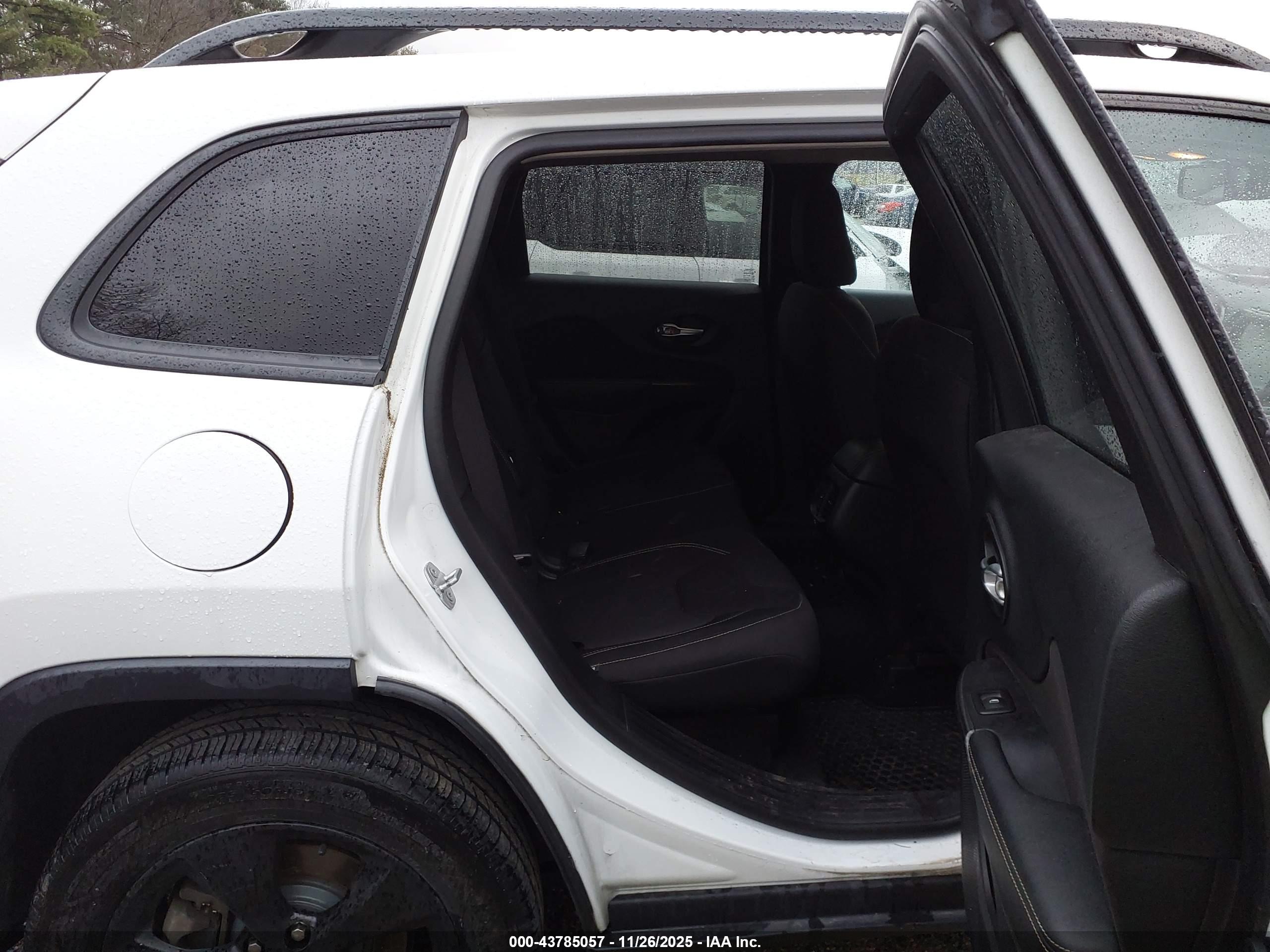 JEEP CHEROKEE image 8