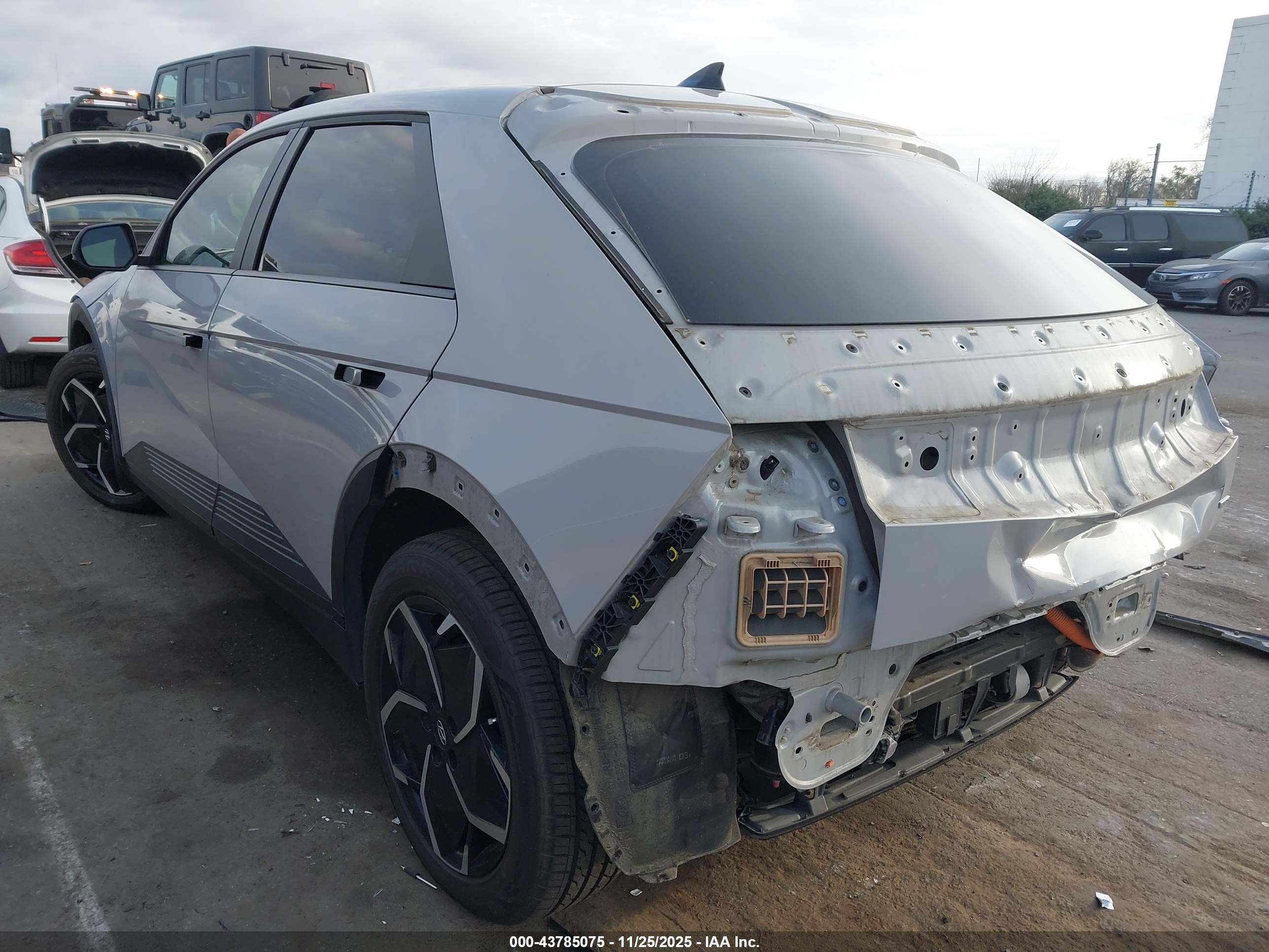 HYUNDAI IONIQ image 3