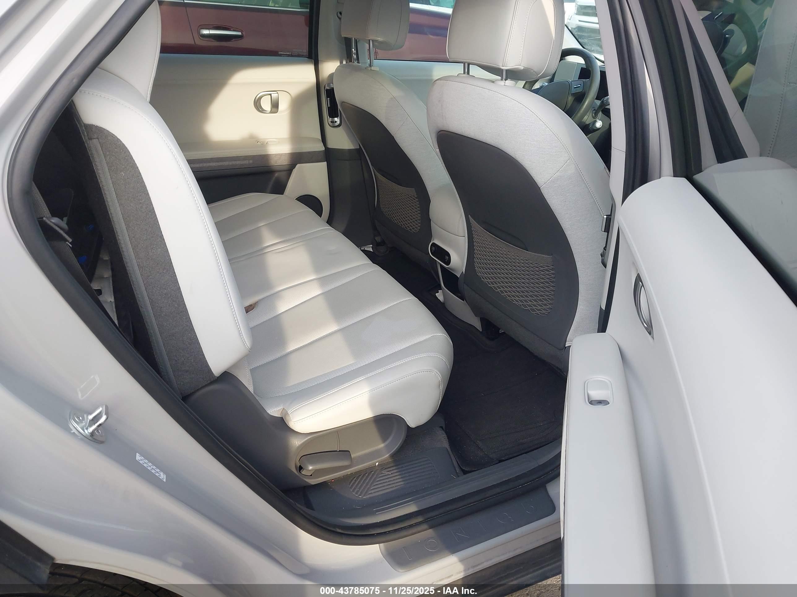 HYUNDAI IONIQ image 8