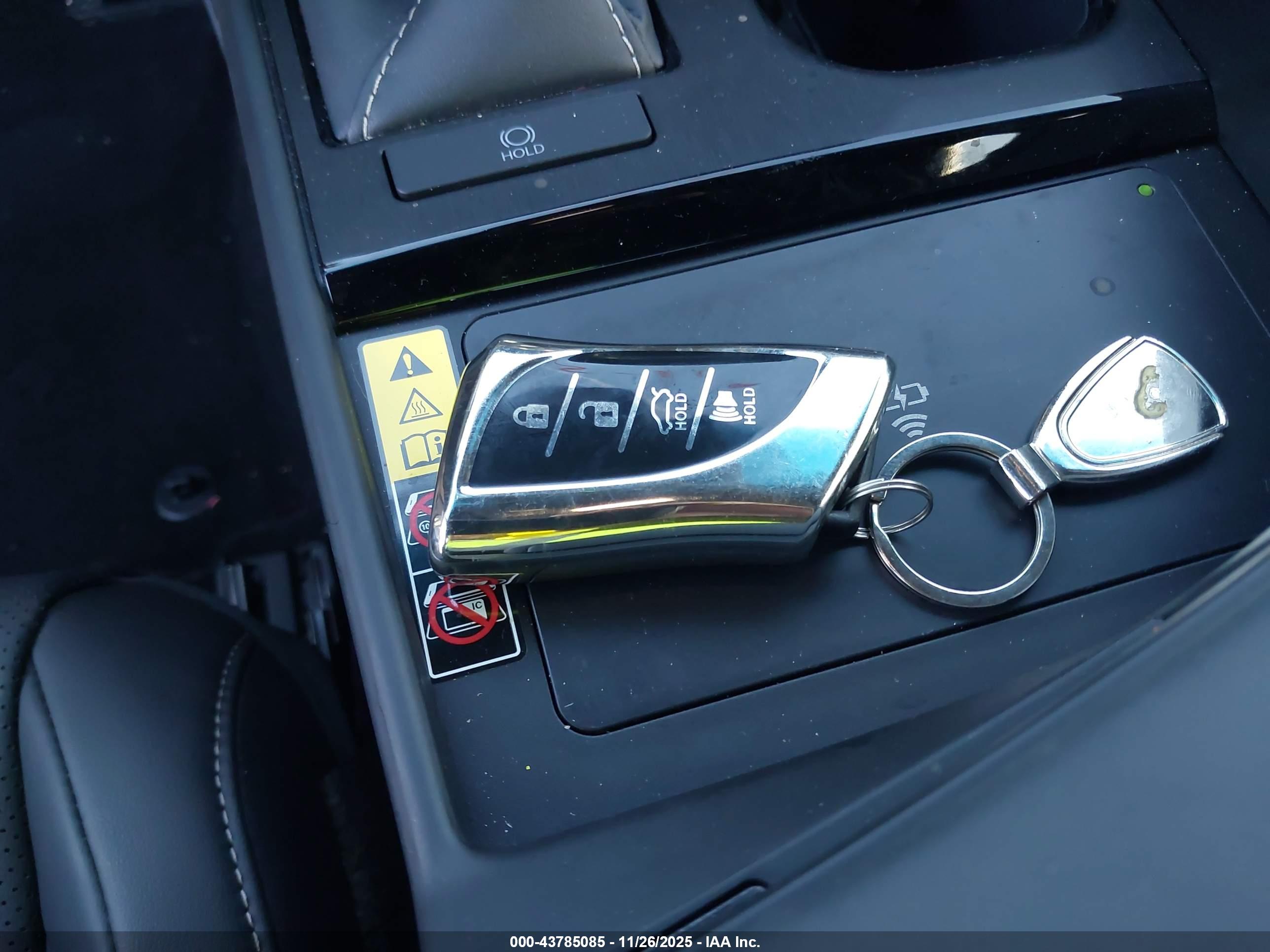 LEXUS ES image 11