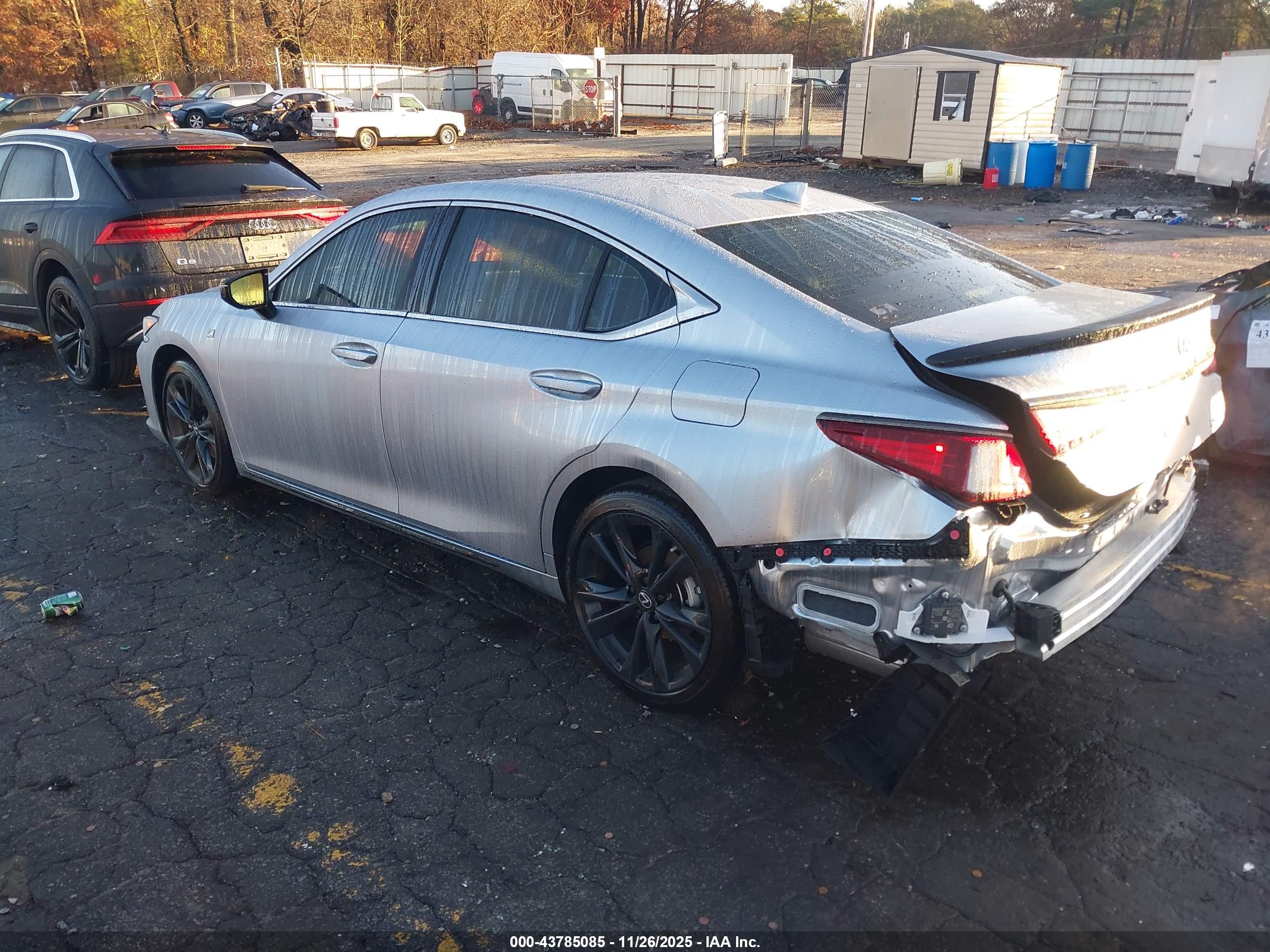 LEXUS ES image 3
