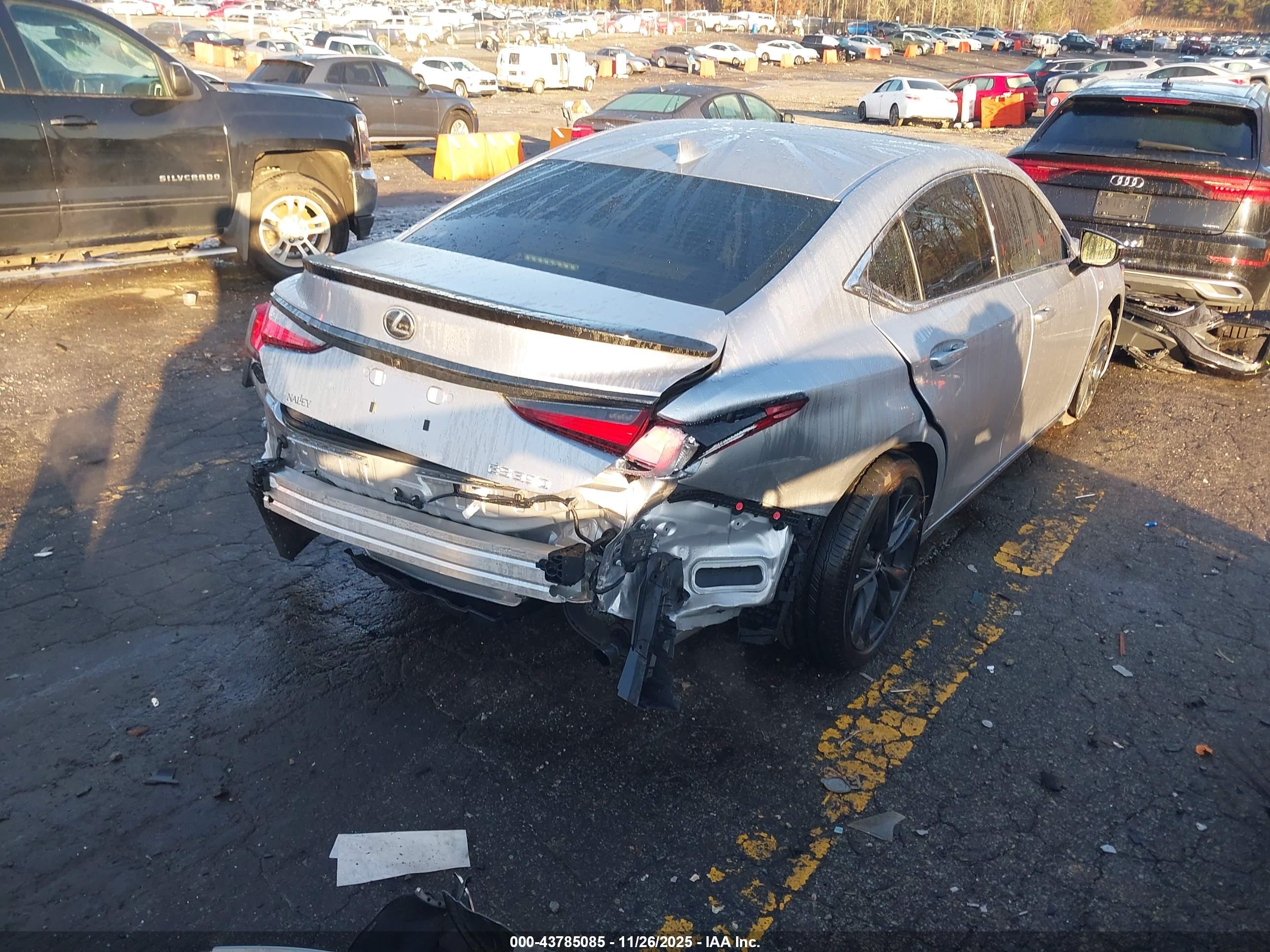 LEXUS ES image 4