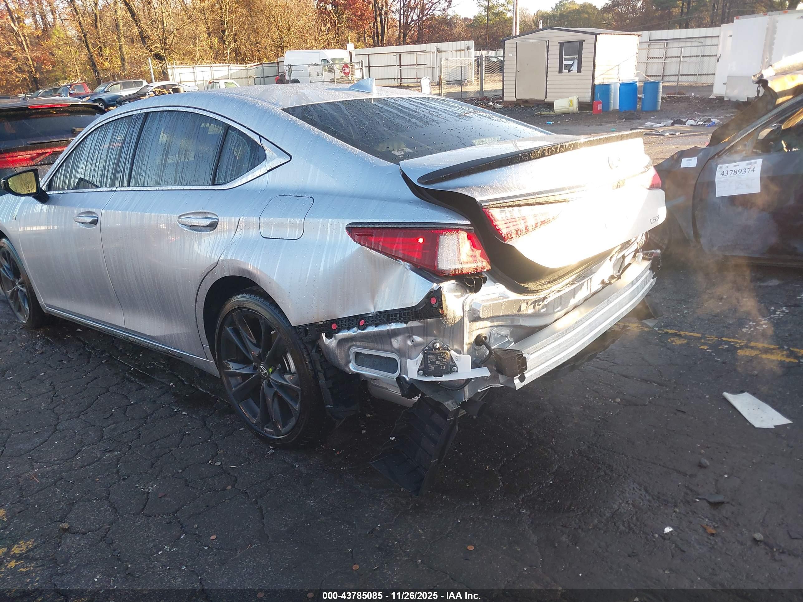 LEXUS ES image 6