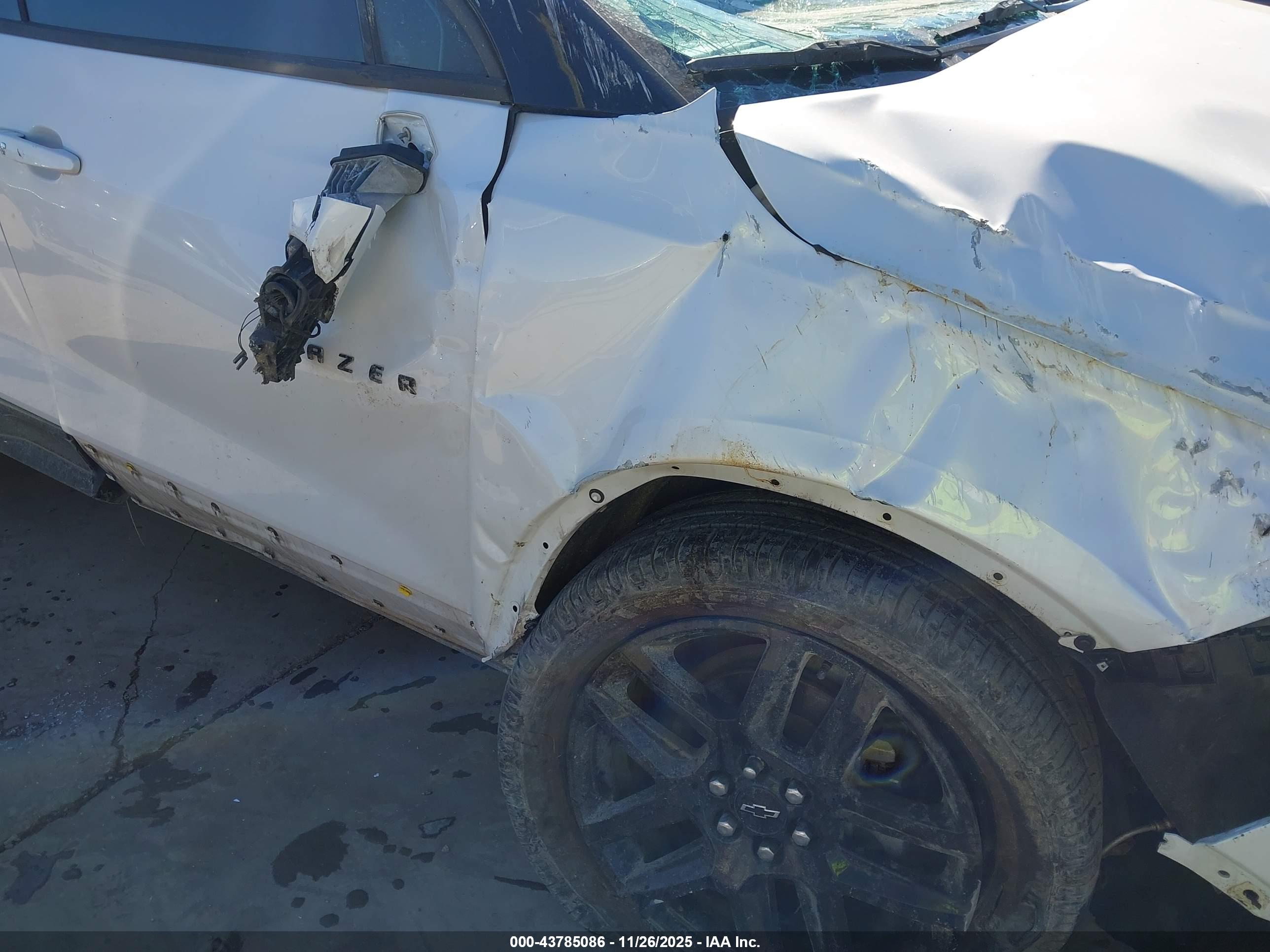 CHEVROLET BLAZER image 6