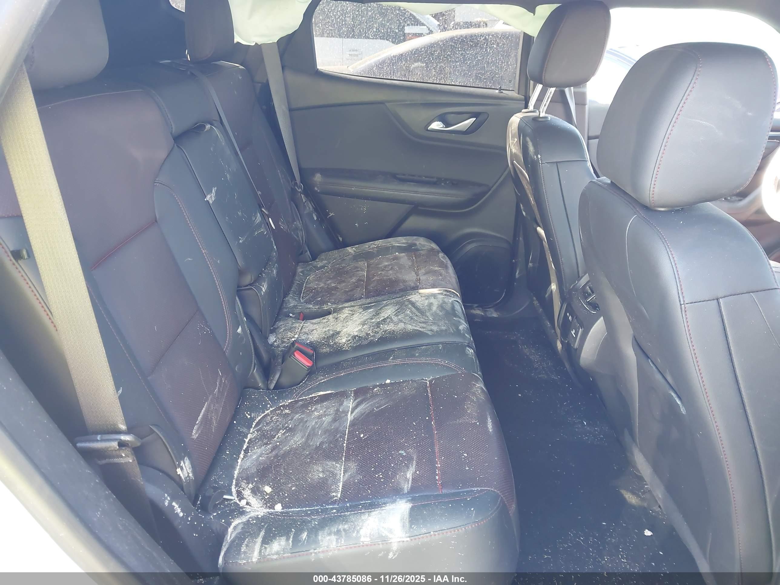 CHEVROLET BLAZER image 8