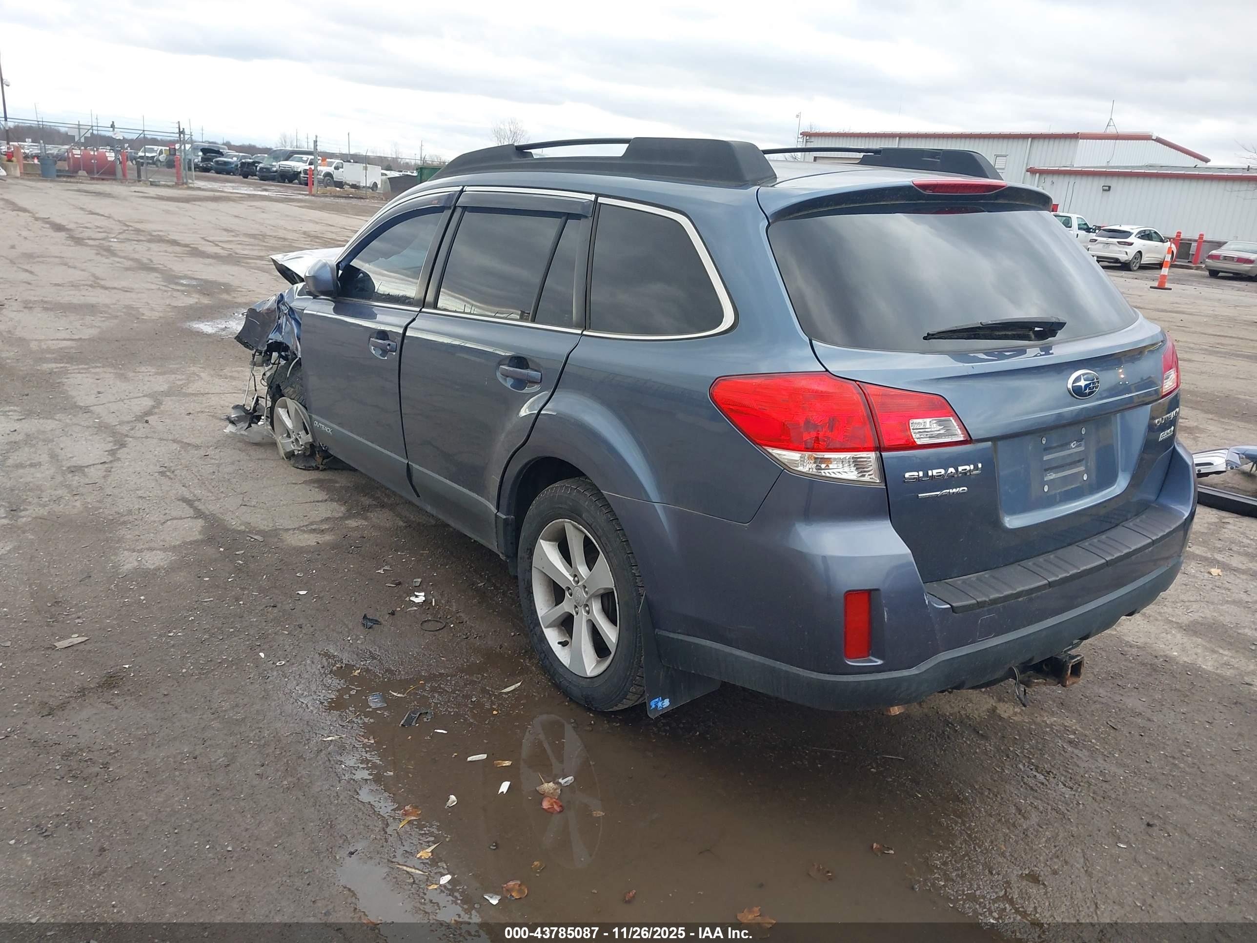 SUBARU OUTBACK image 3