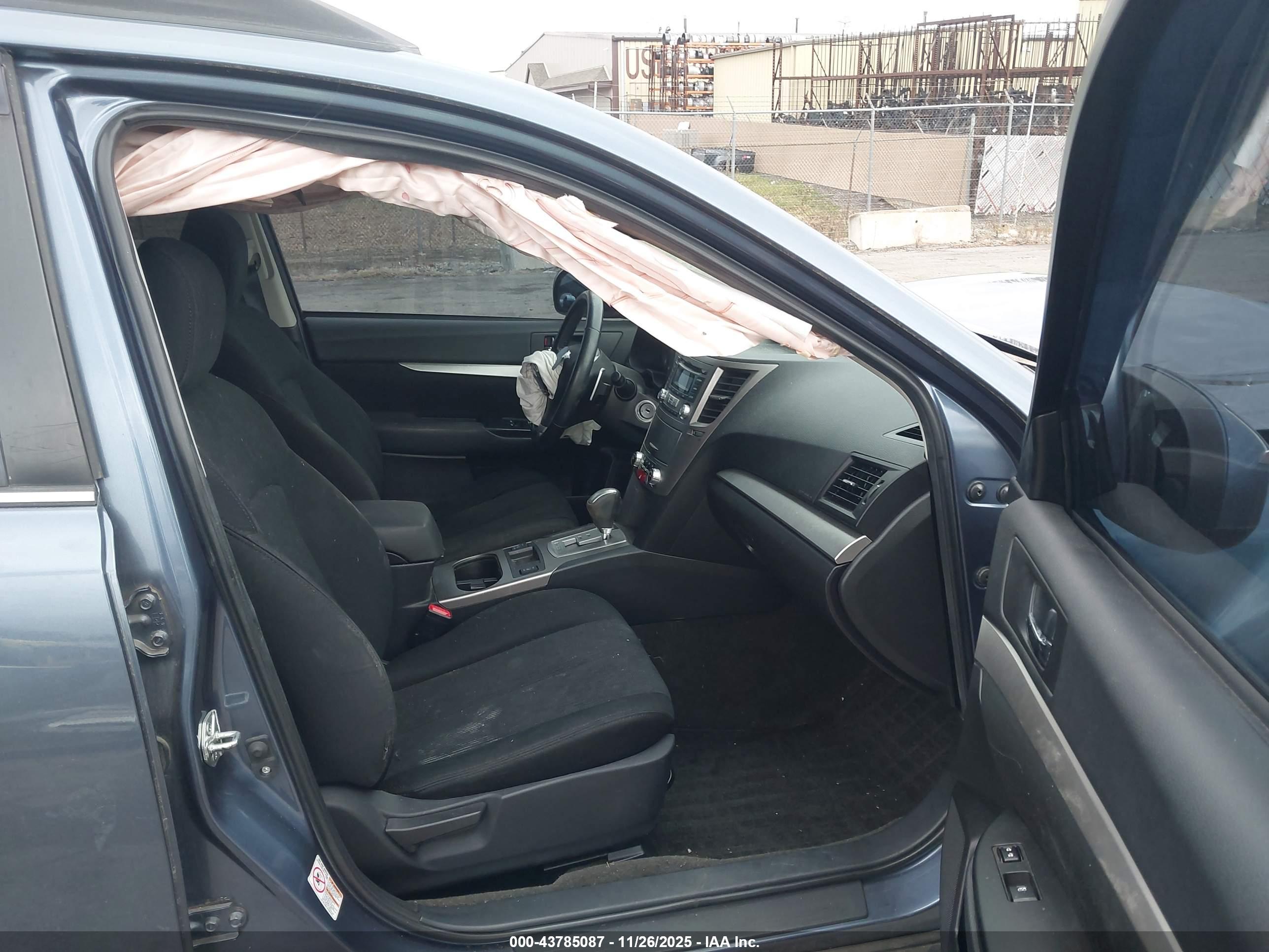 SUBARU OUTBACK image 5