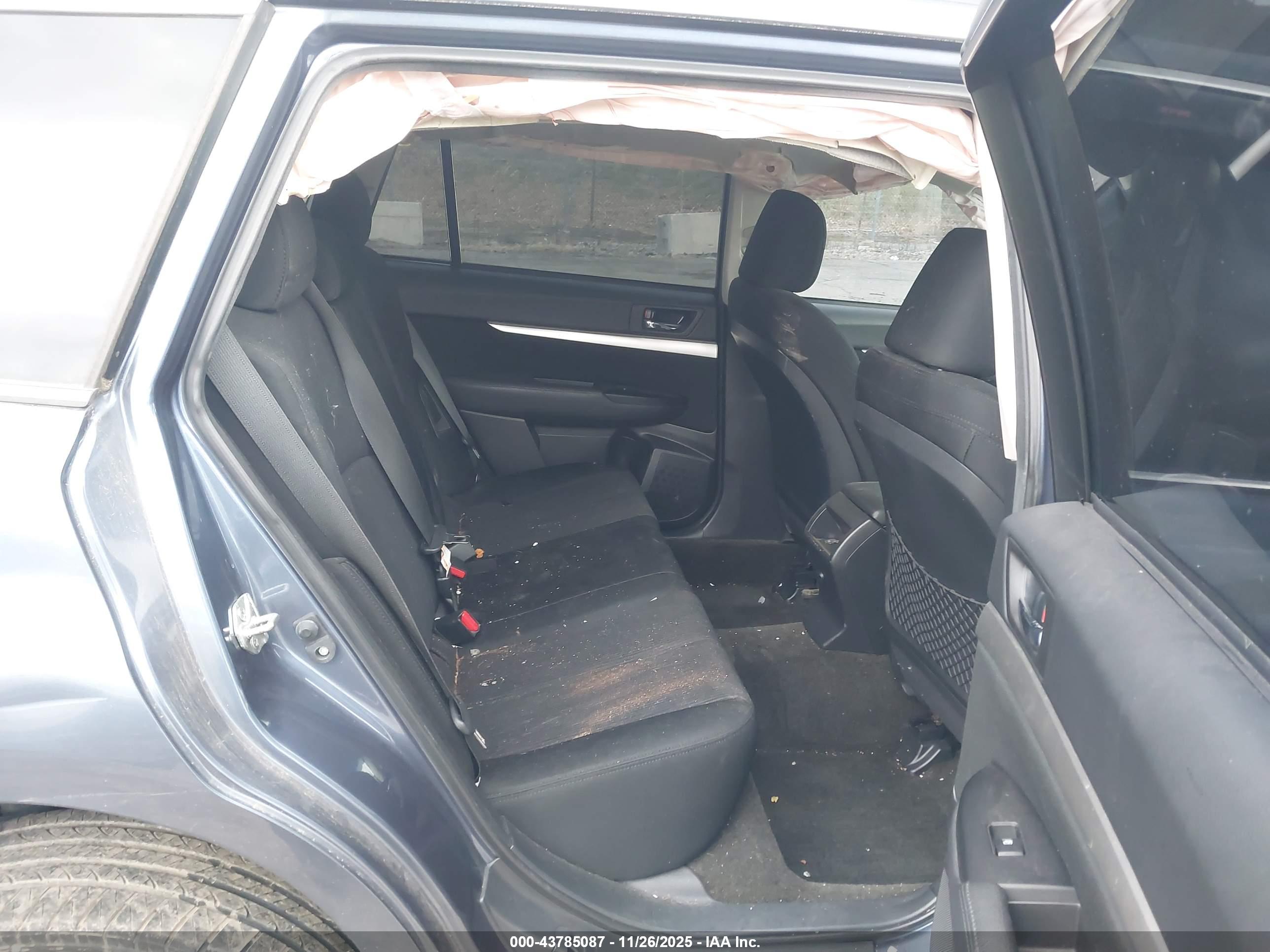 SUBARU OUTBACK image 8