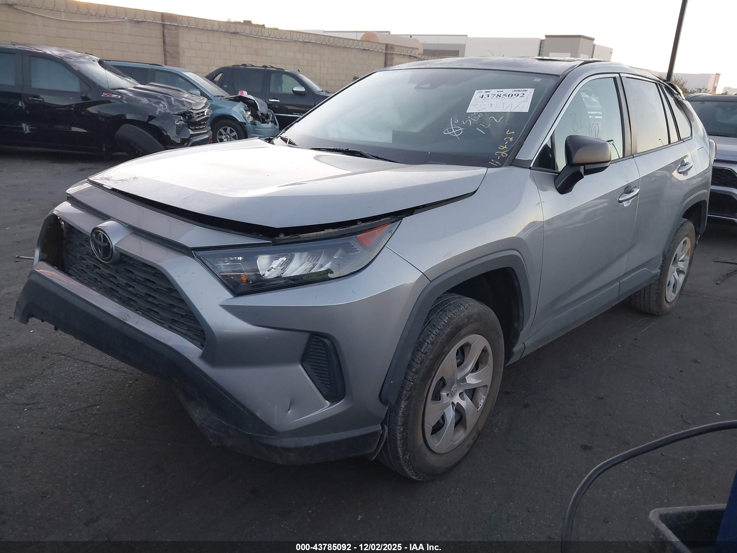 TOYOTA RAV4 image 2