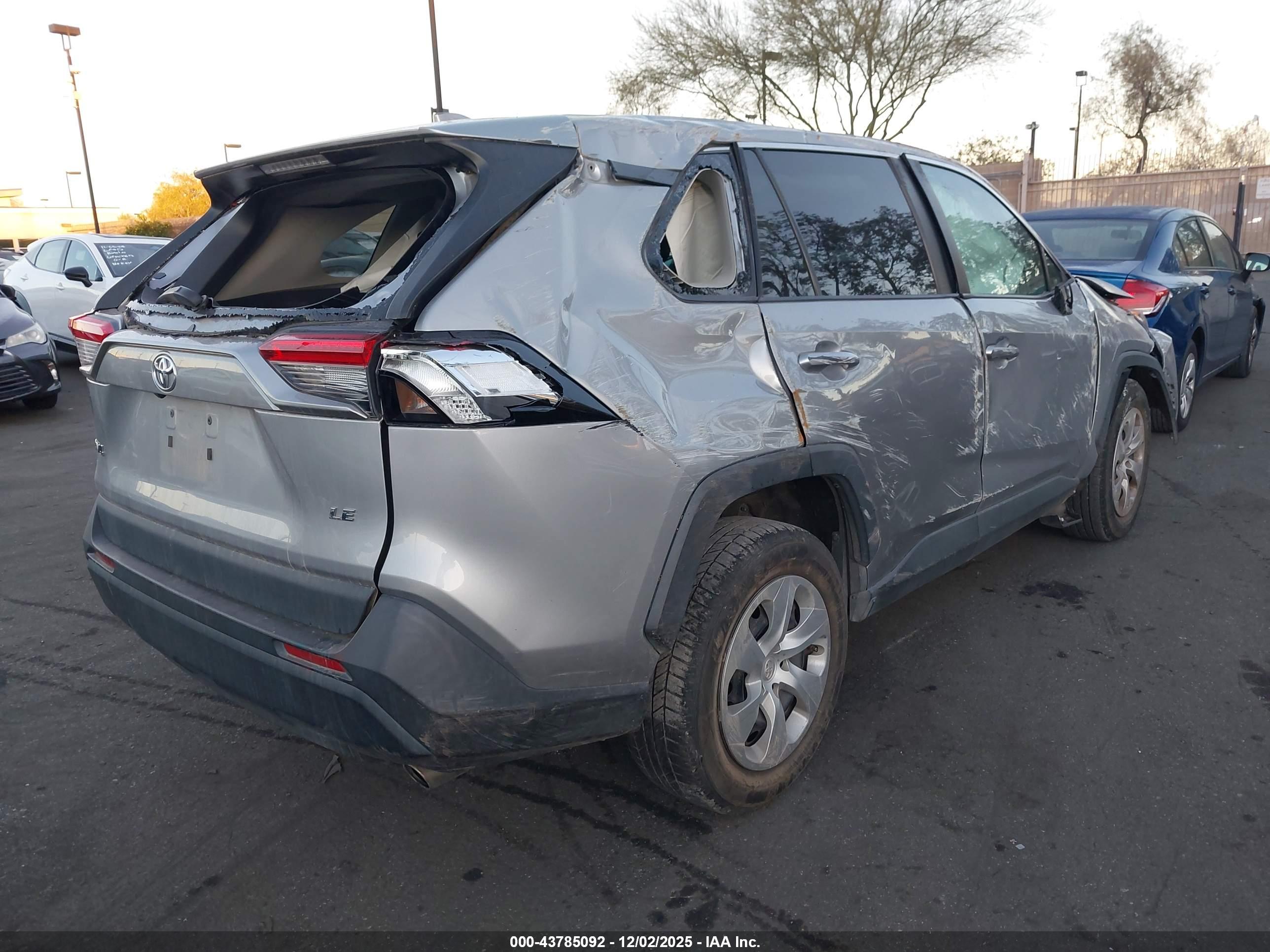 TOYOTA RAV4 image 4