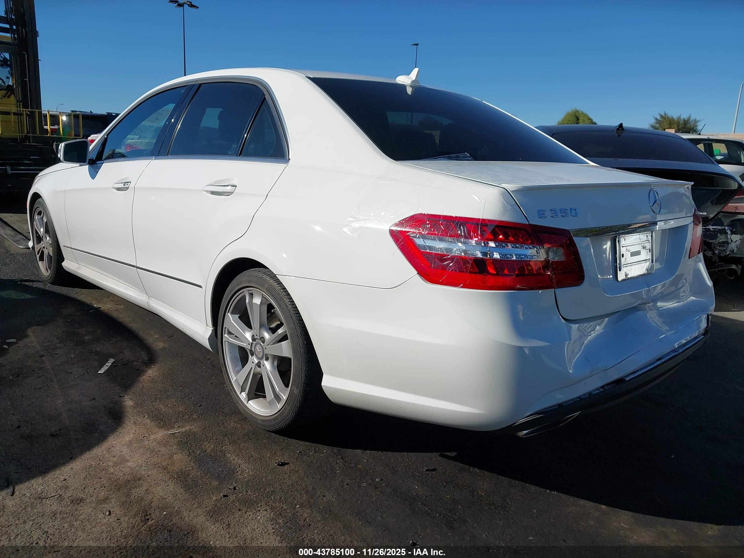MERCEDES-BENZ E image 3