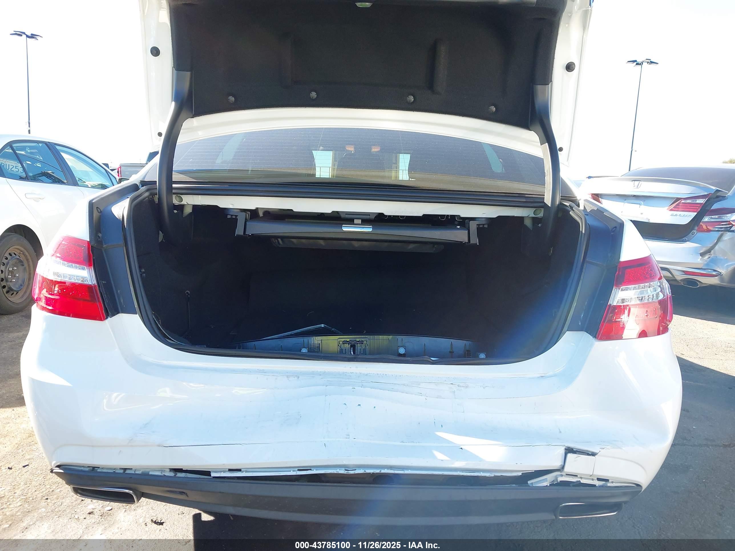 MERCEDES-BENZ E image 6