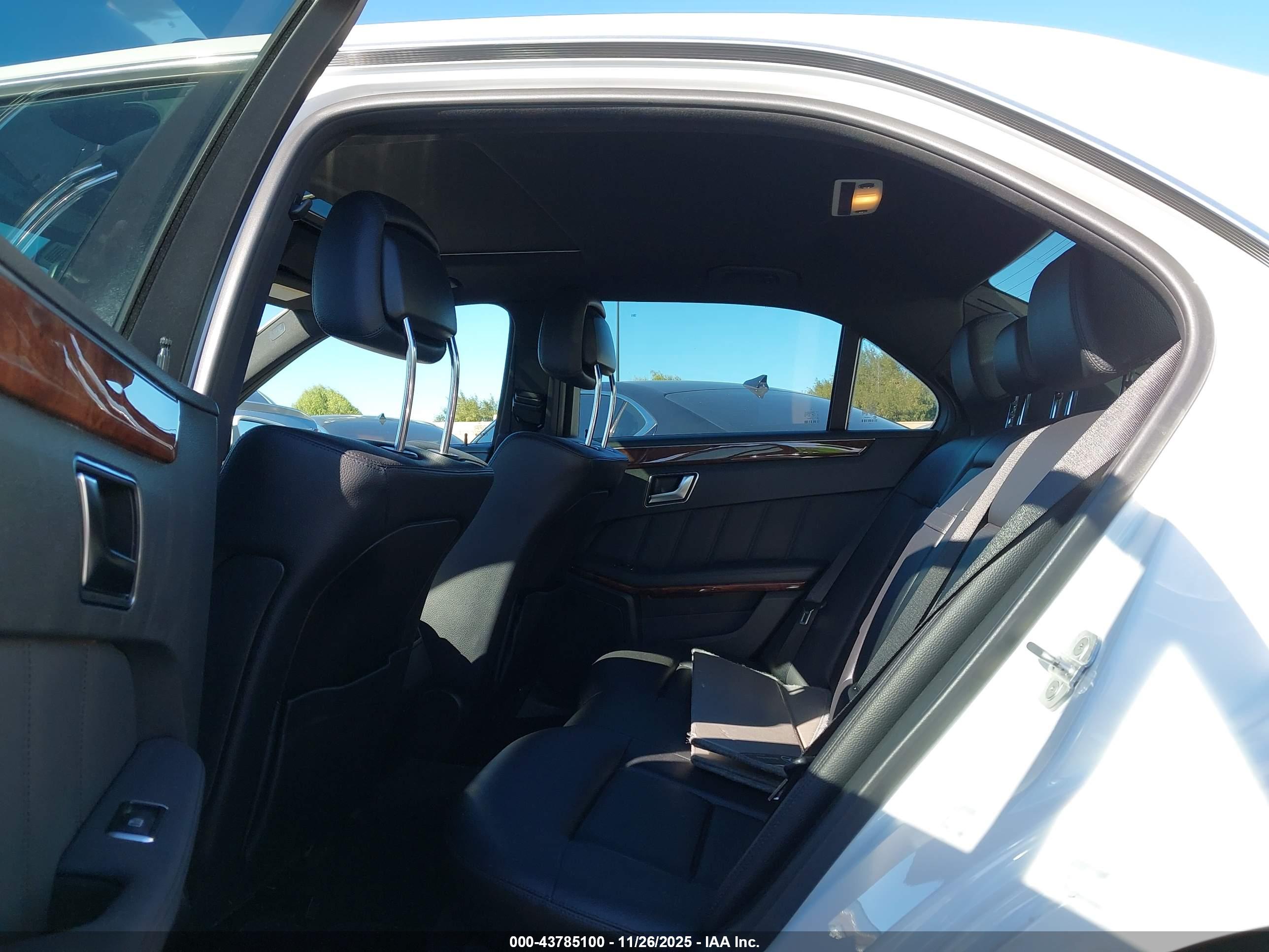 MERCEDES-BENZ E image 8