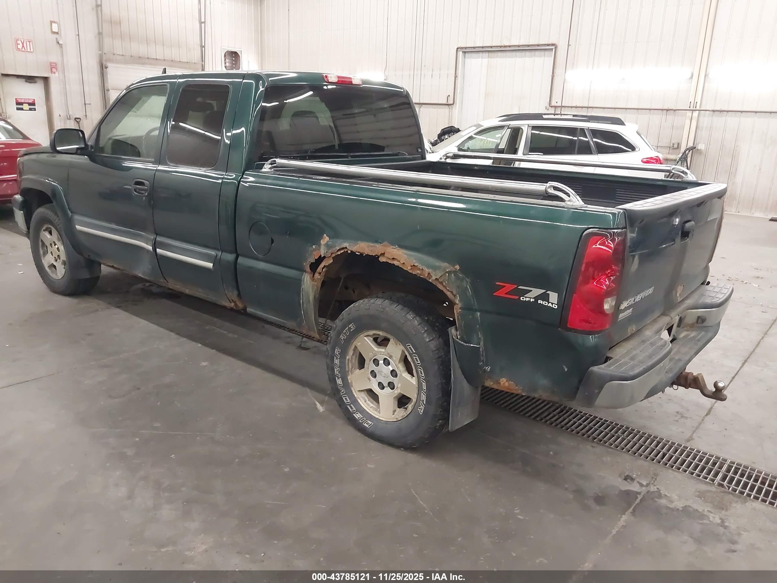 CHEVROLET SILVERADO image 3