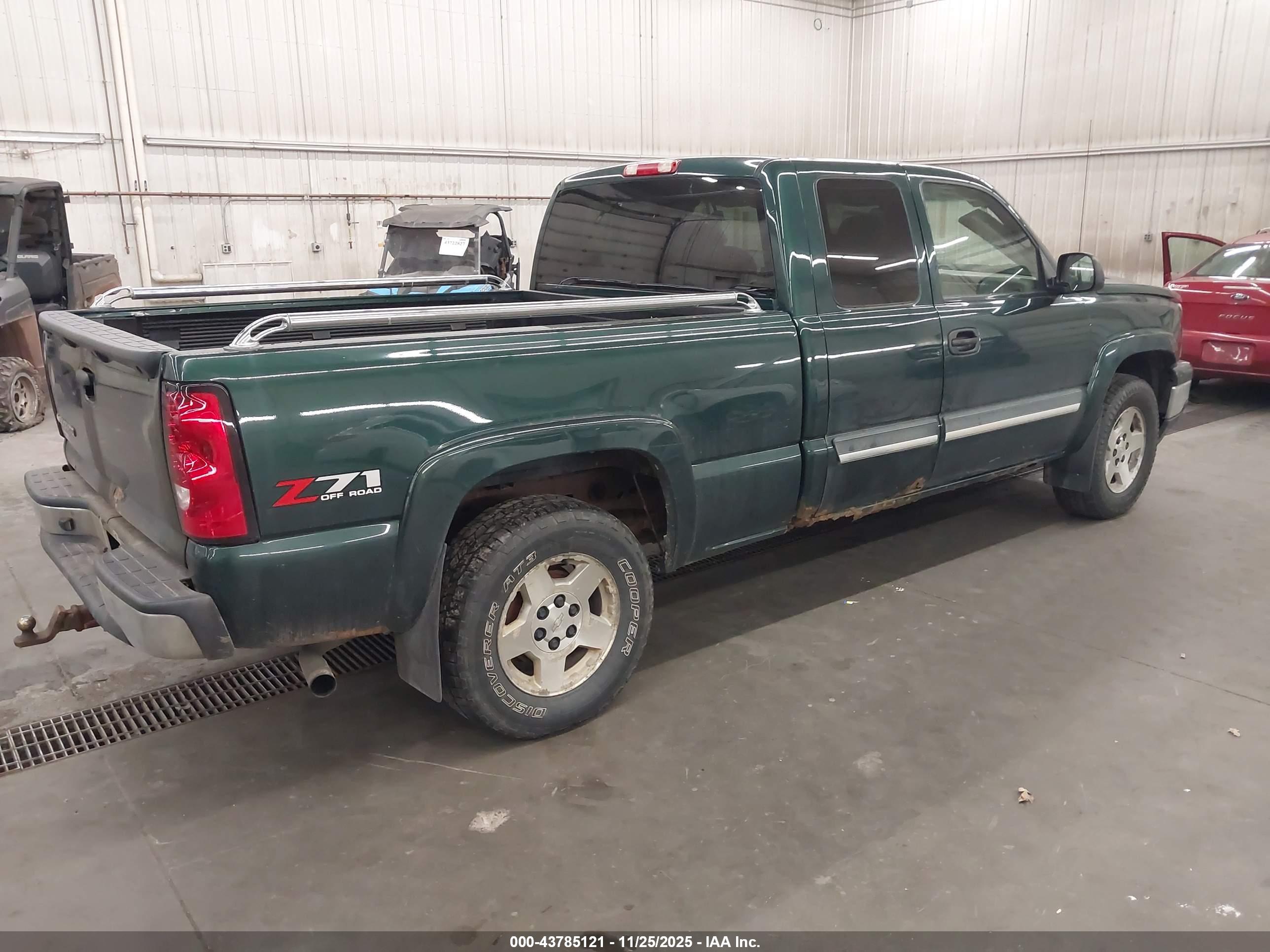 CHEVROLET SILVERADO image 4