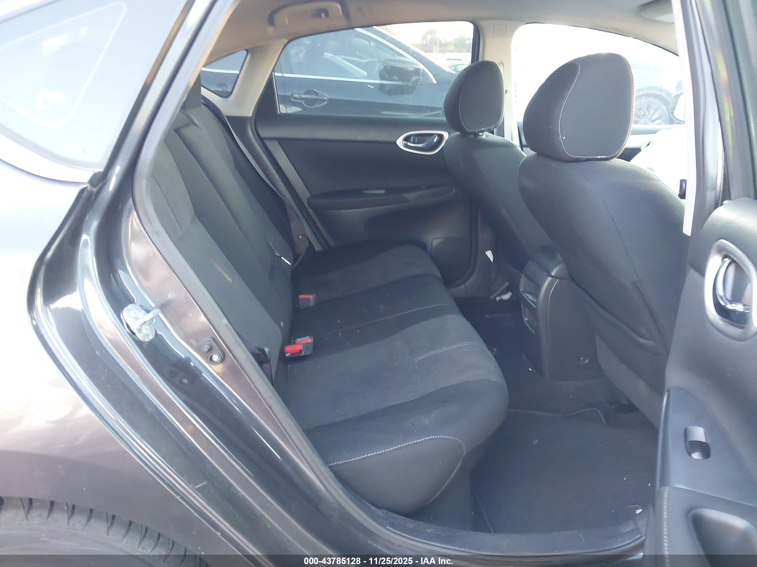 NISSAN SENTRA image 8