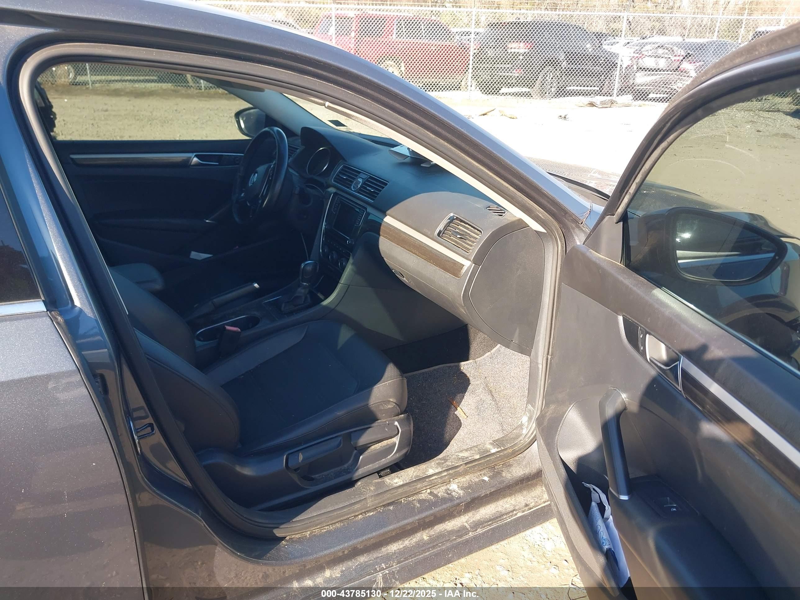 VOLKSWAGEN PASSAT image 5