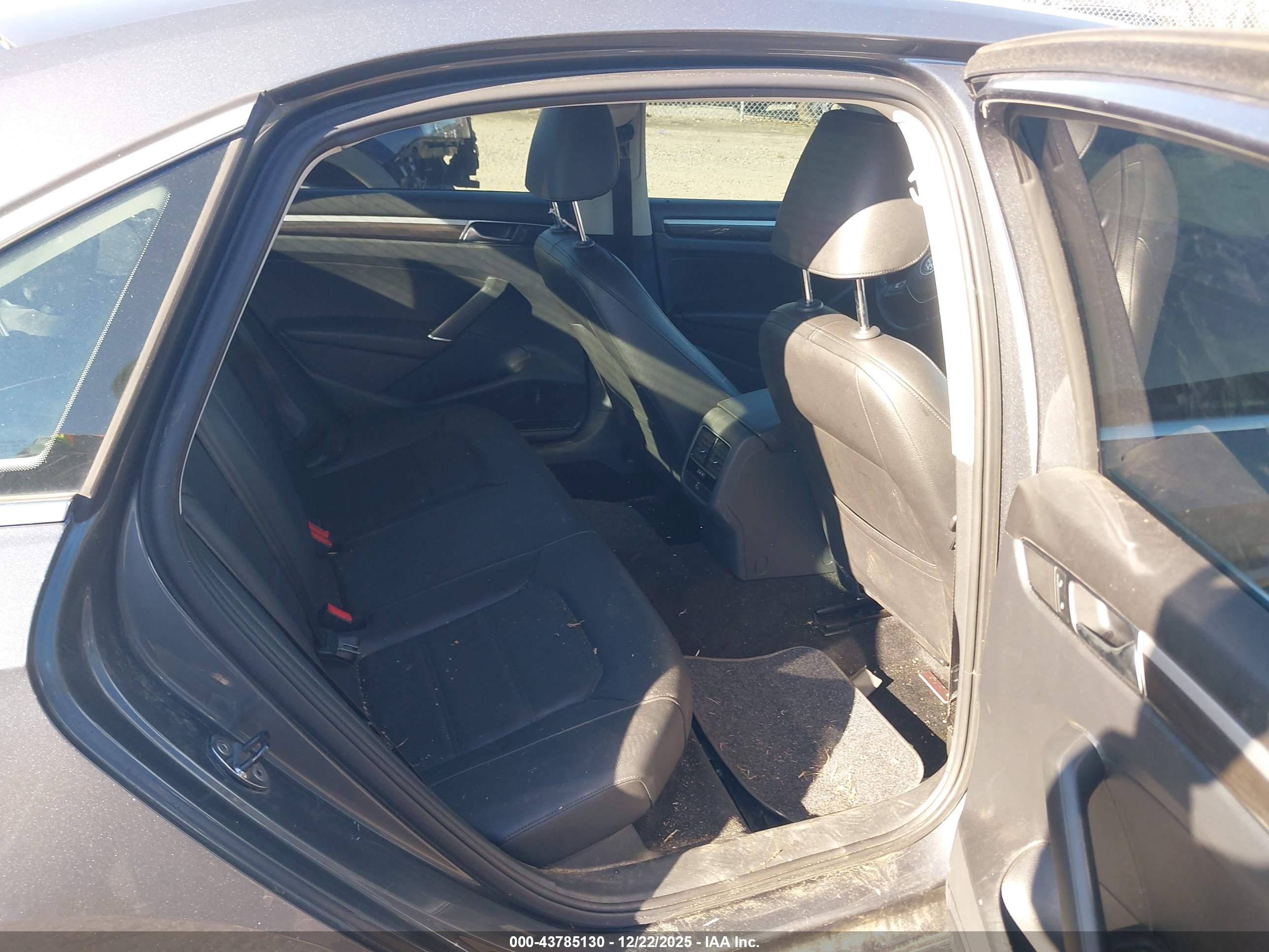 VOLKSWAGEN PASSAT image 8
