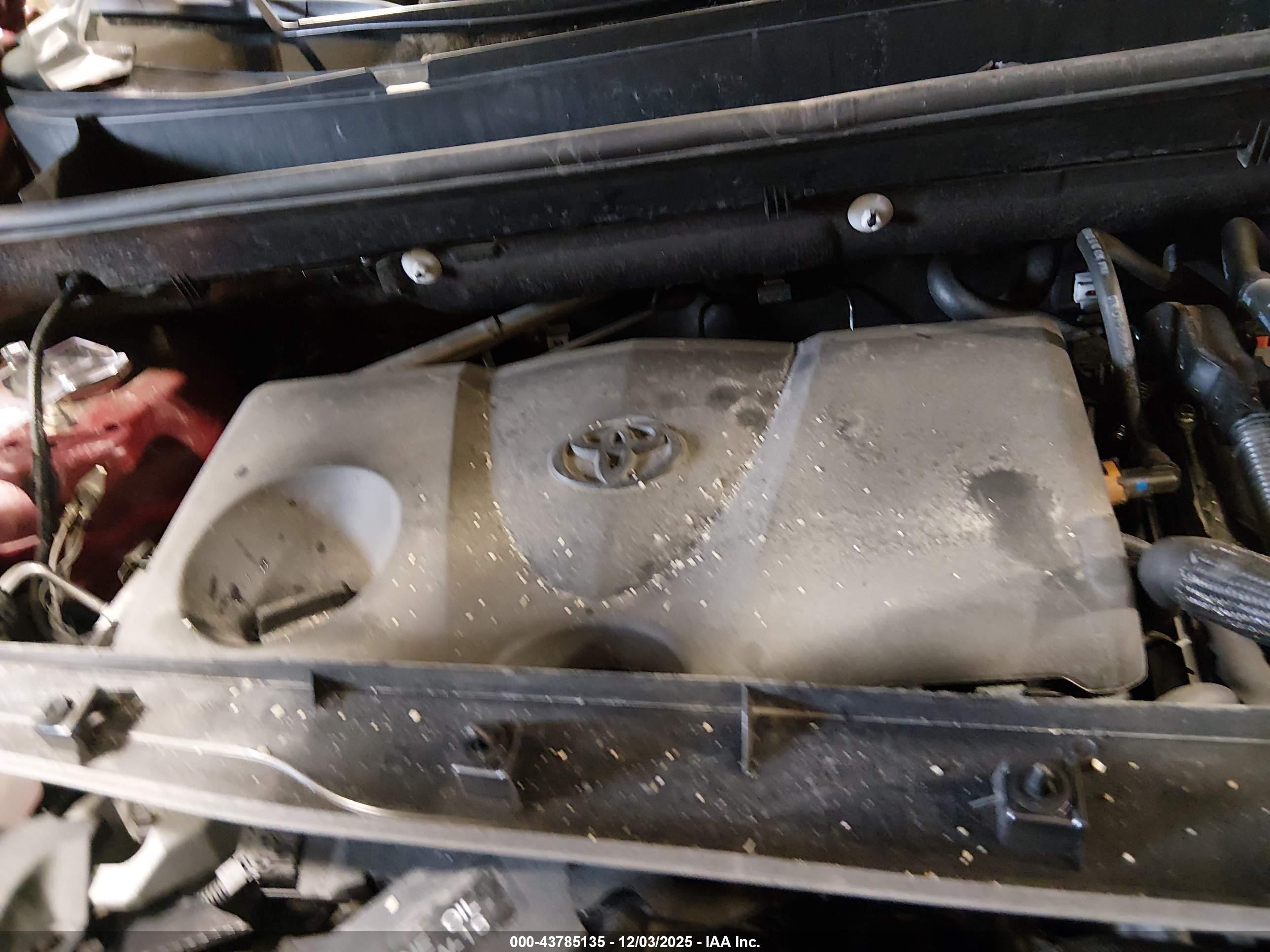 TOYOTA RAV4 image 10