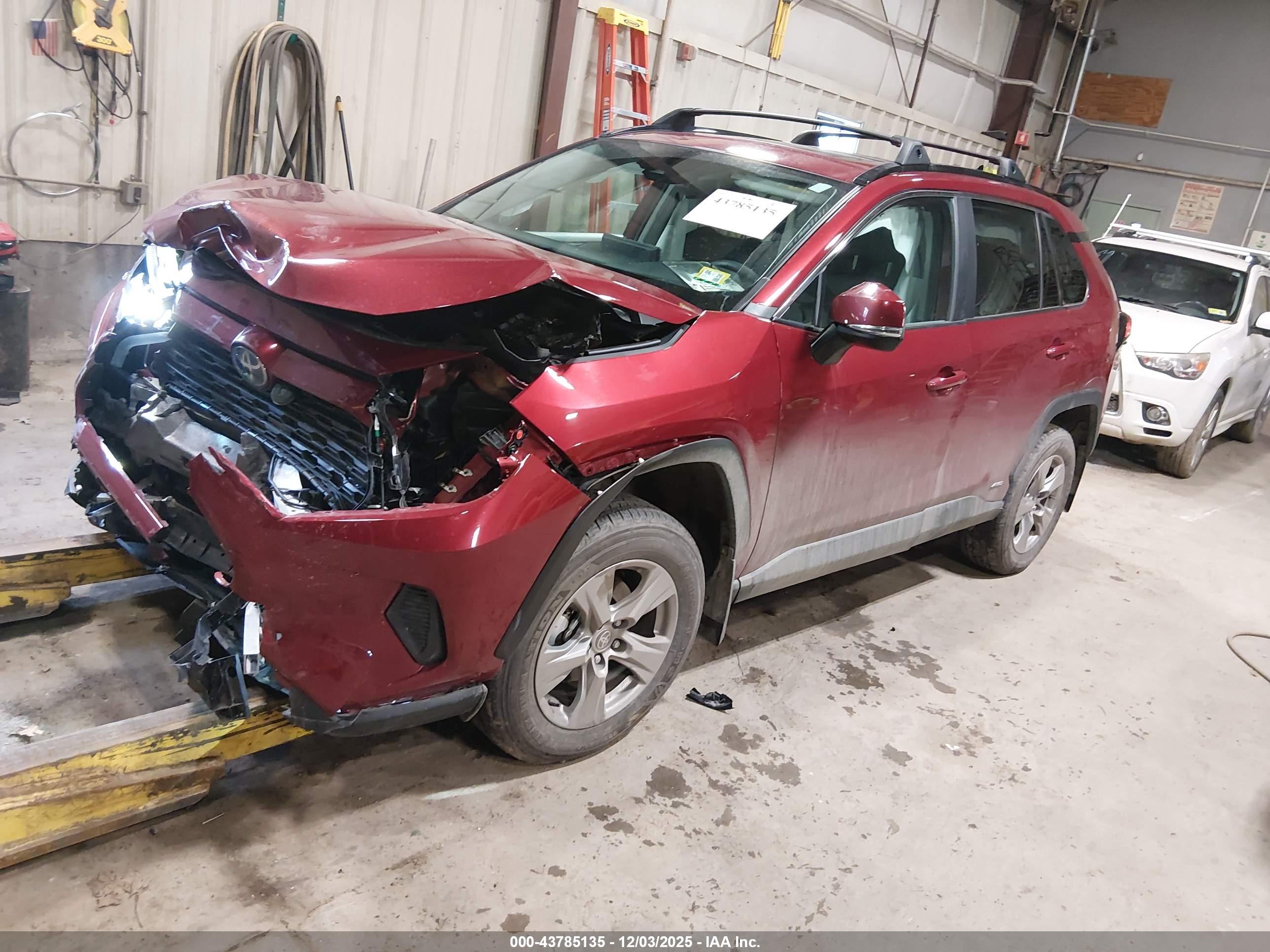TOYOTA RAV4 image 2