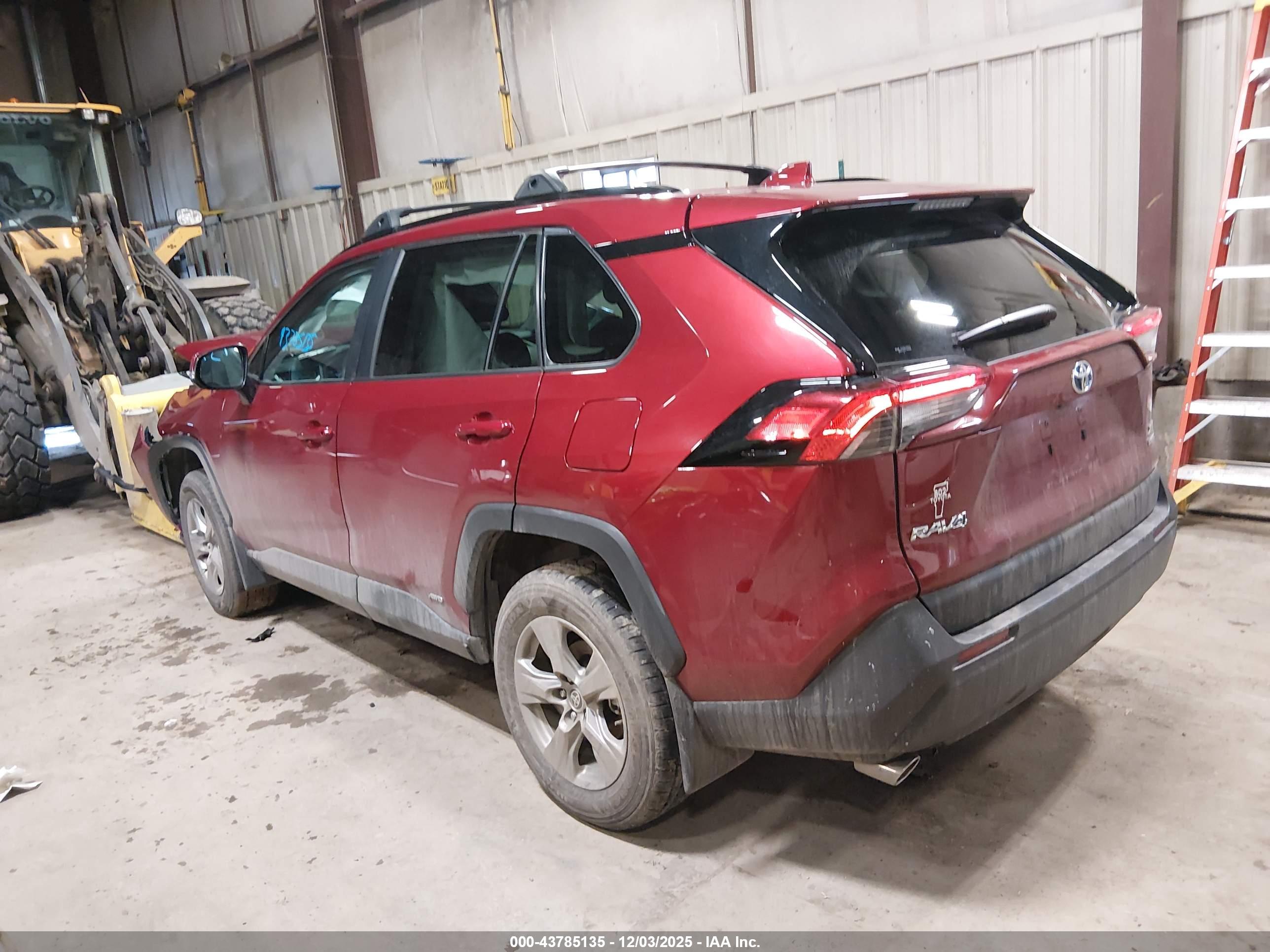 TOYOTA RAV4 image 3