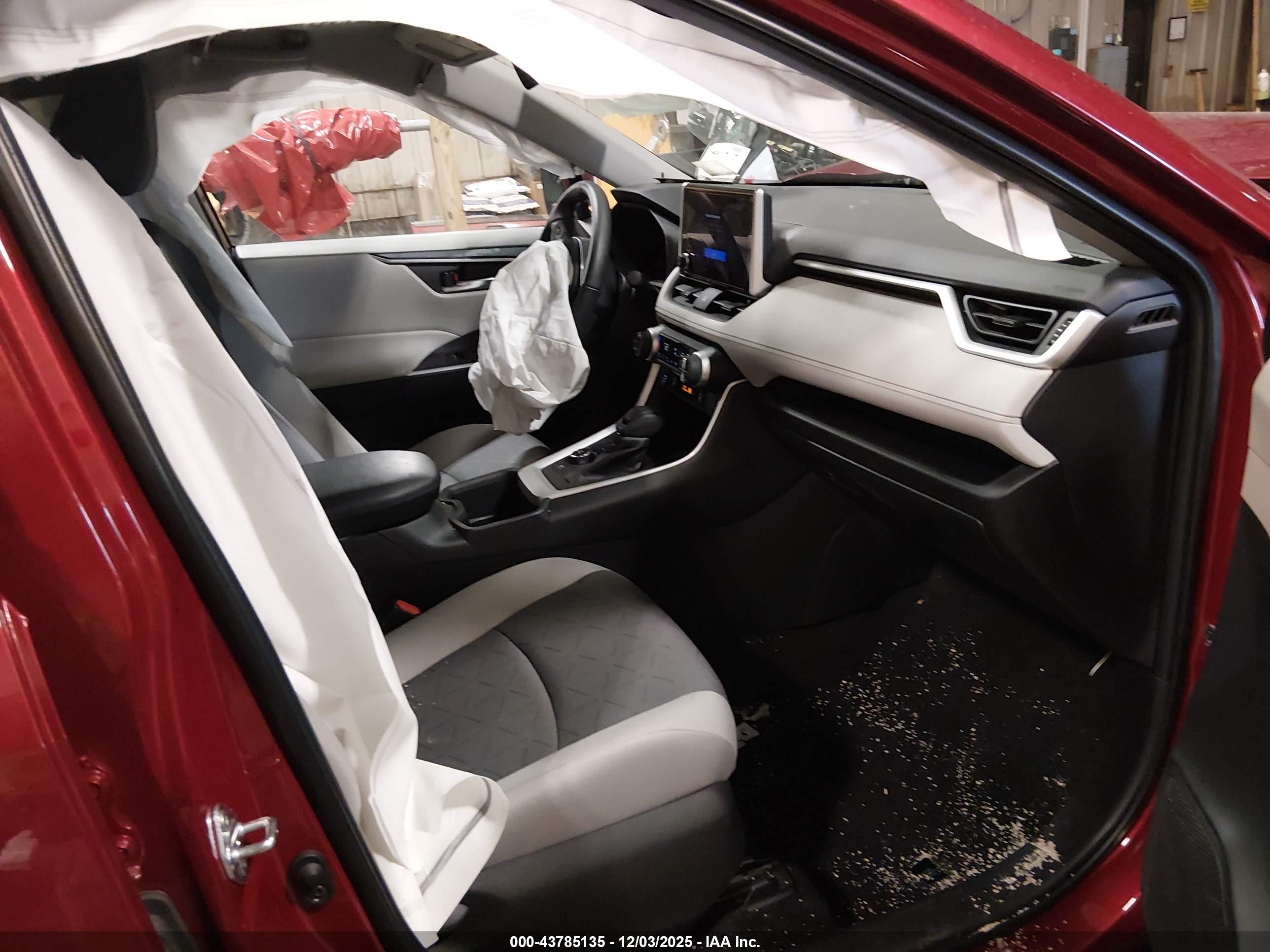 TOYOTA RAV4 image 5