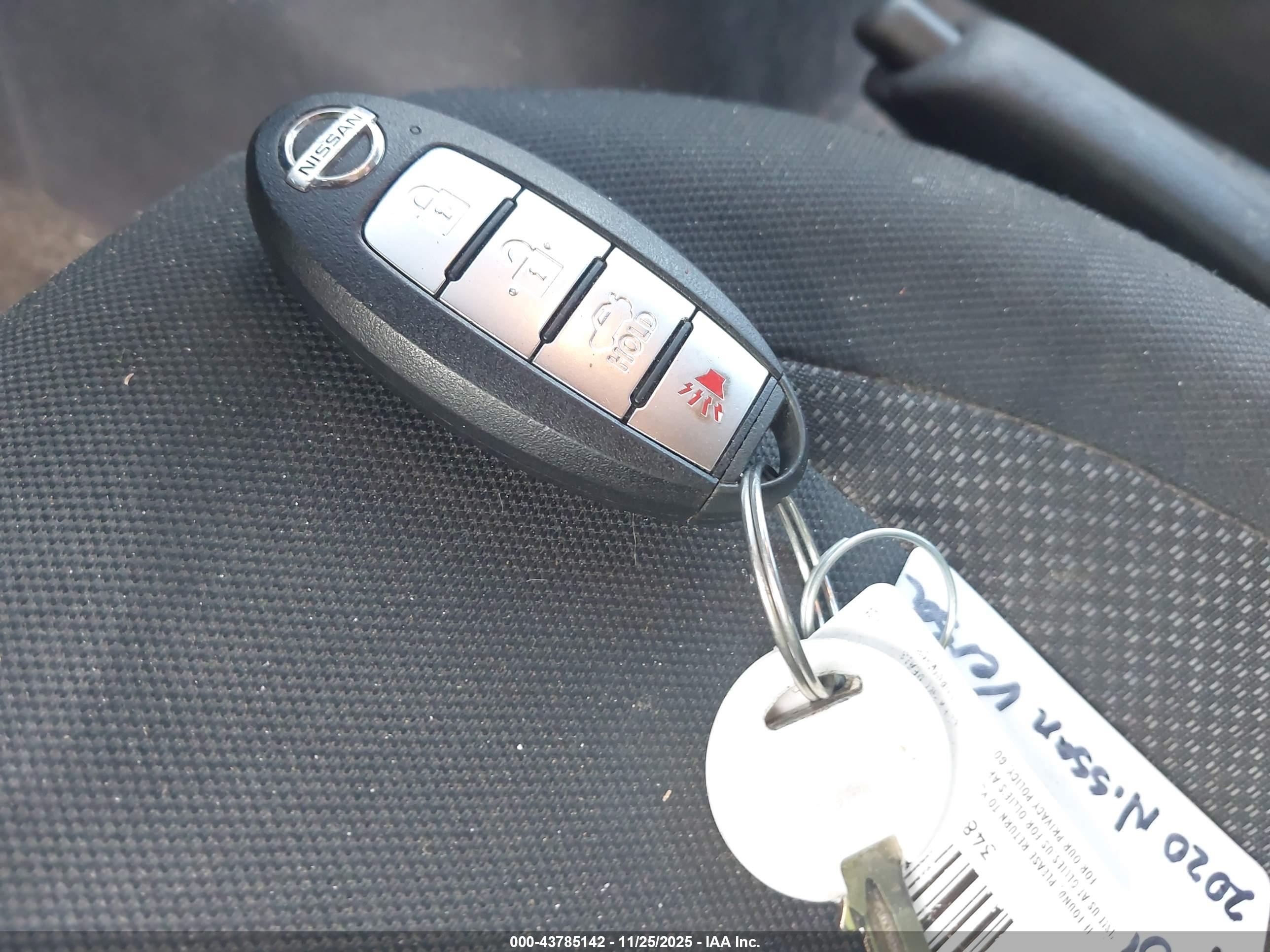 NISSAN VERSA image 11