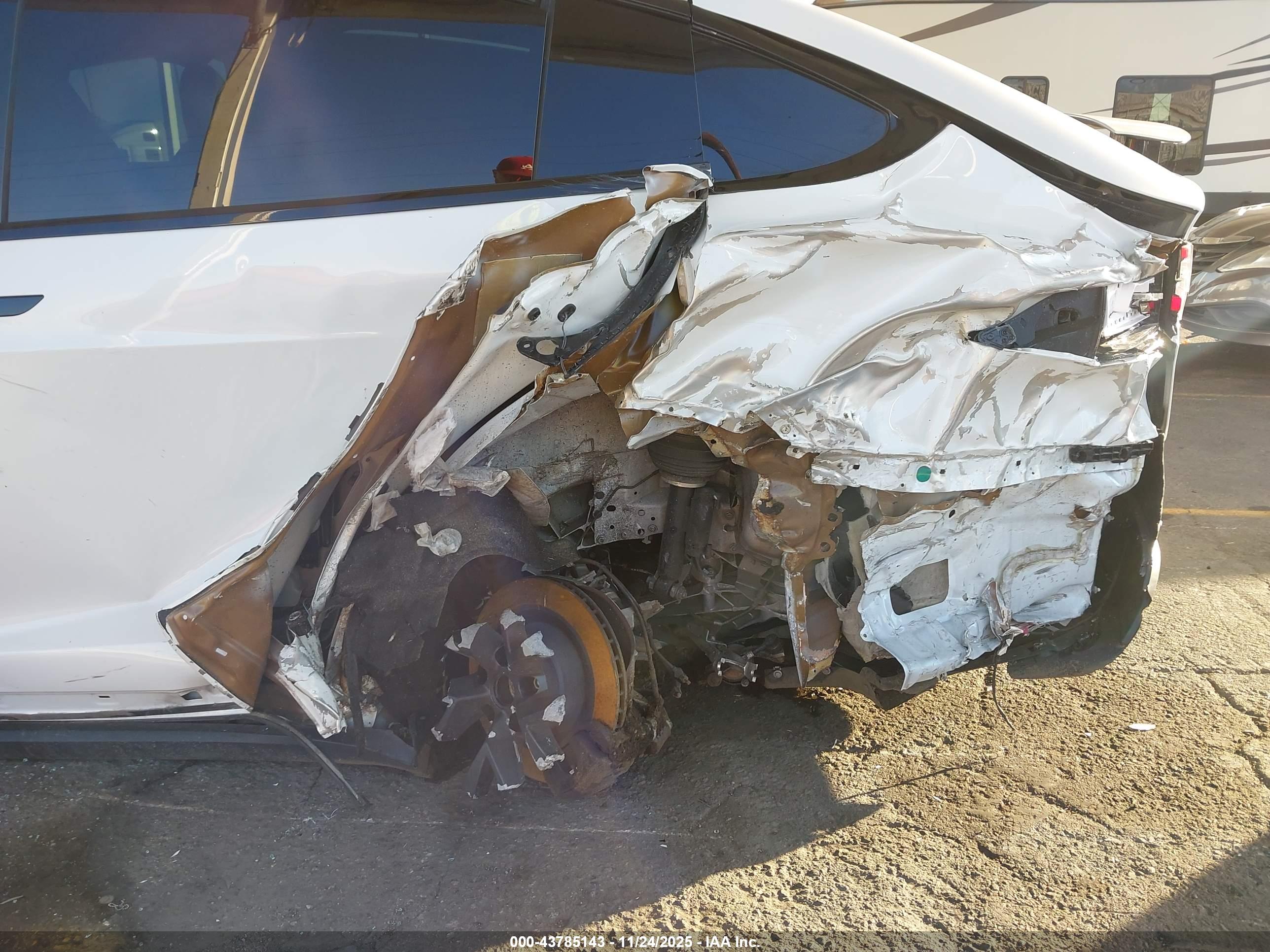 TESLA MODEL image 6