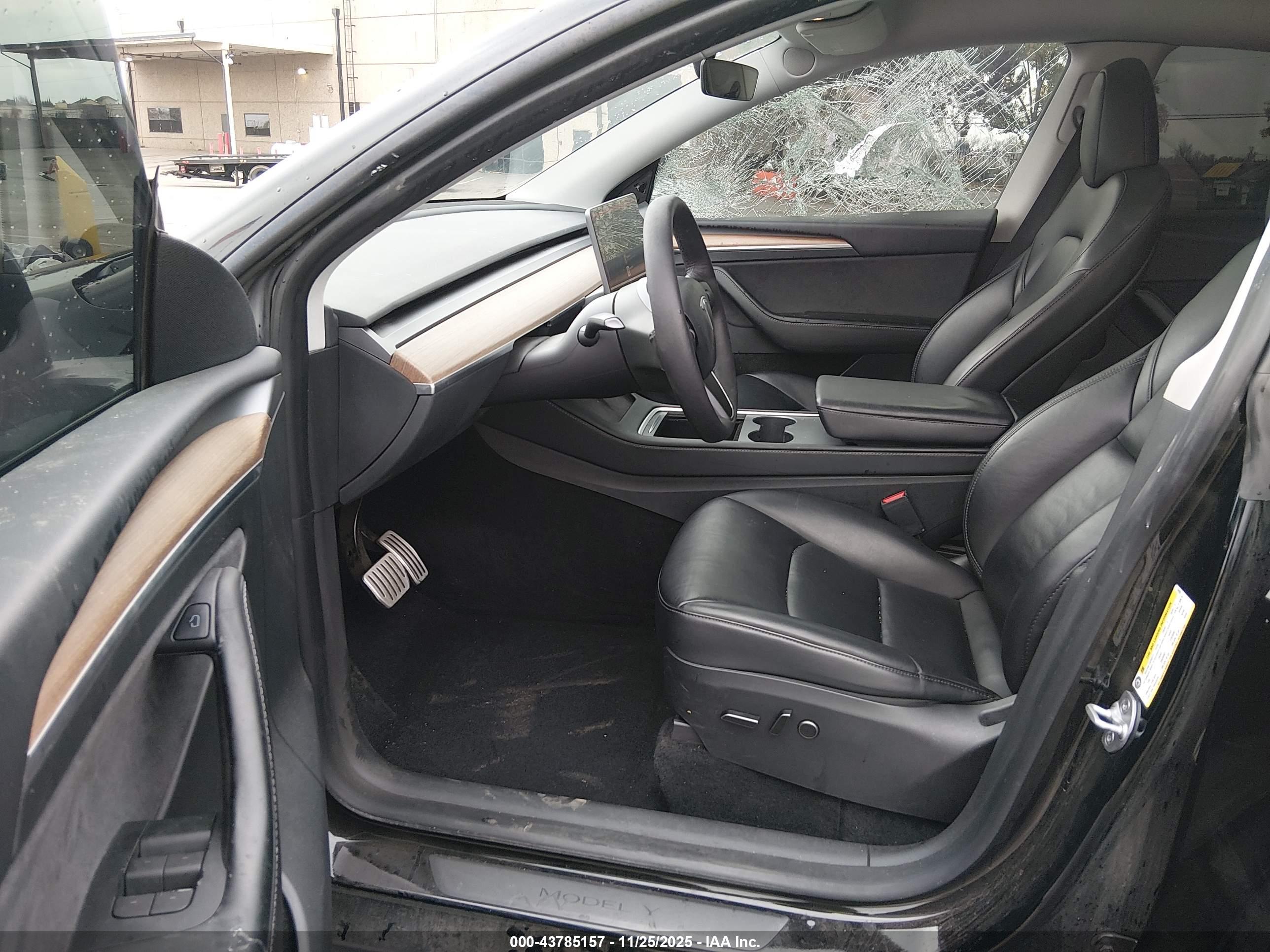 TESLA MODEL image 5
