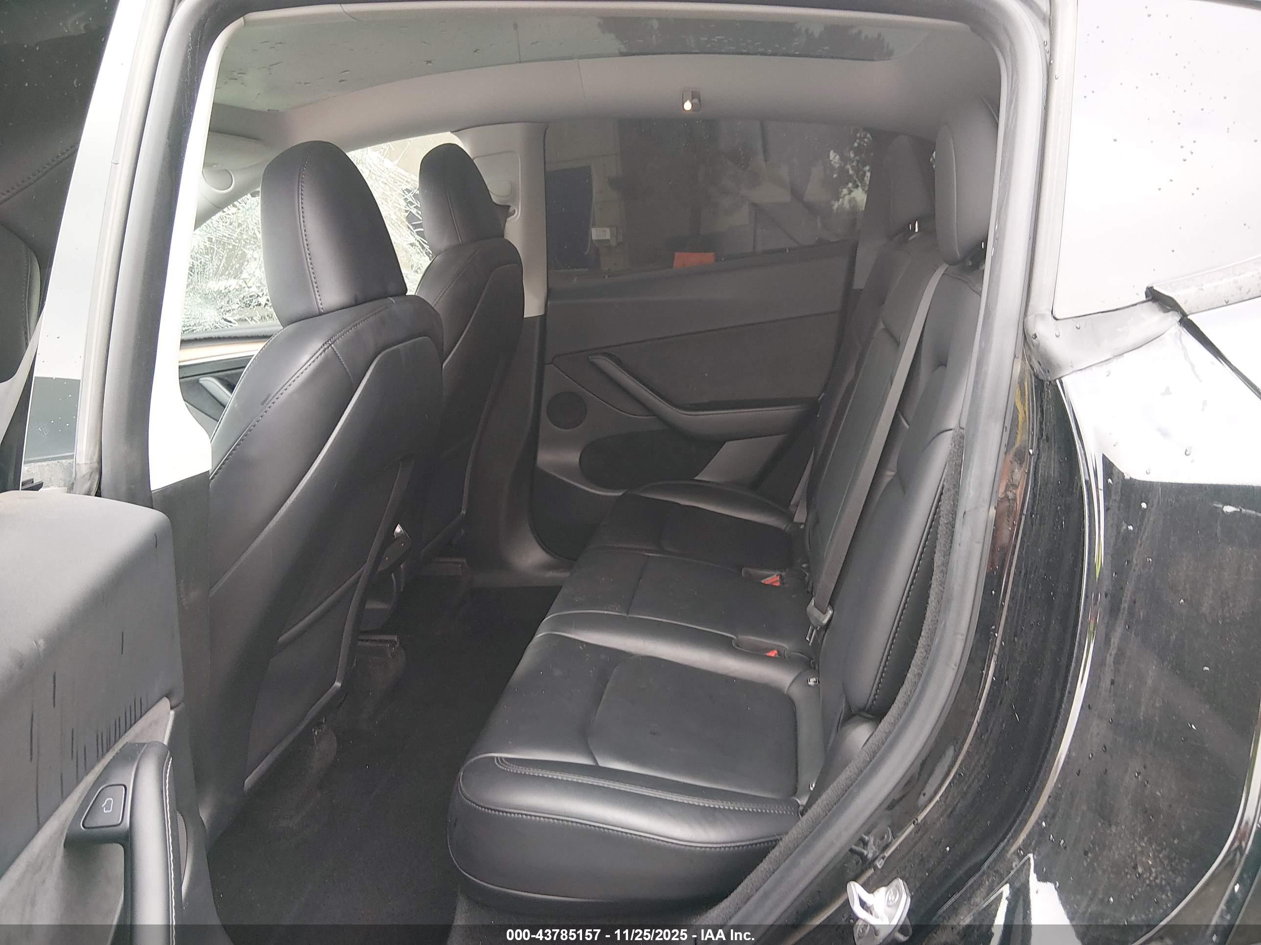 TESLA MODEL image 8