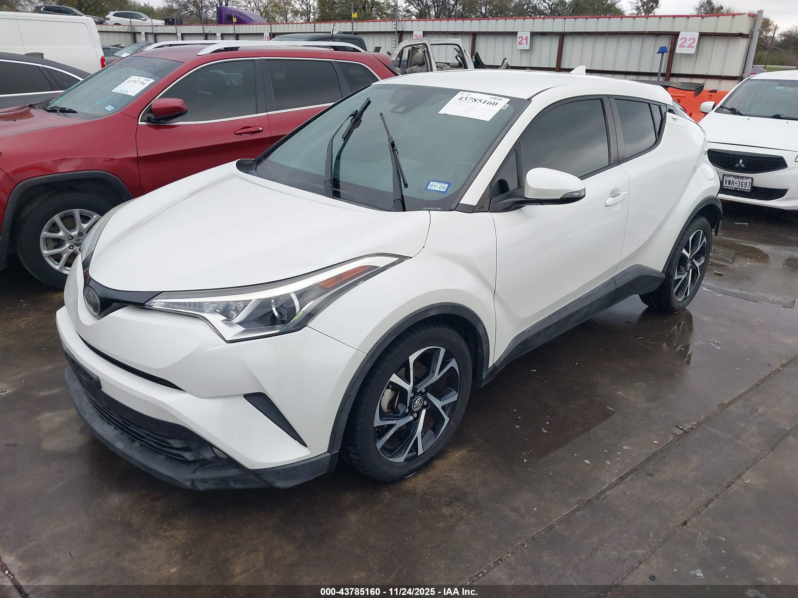 TOYOTA C-HR image 2