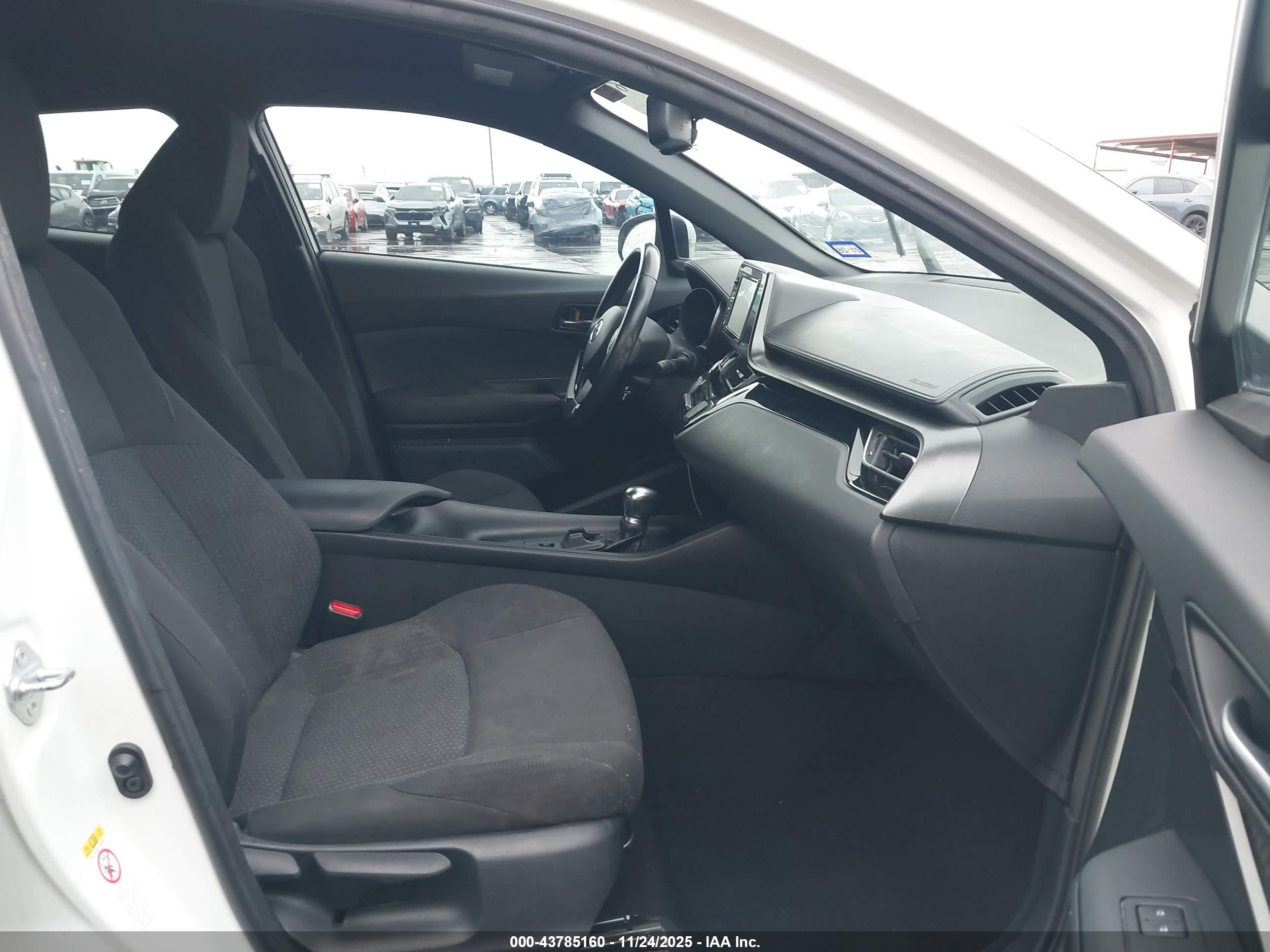 TOYOTA C-HR image 5